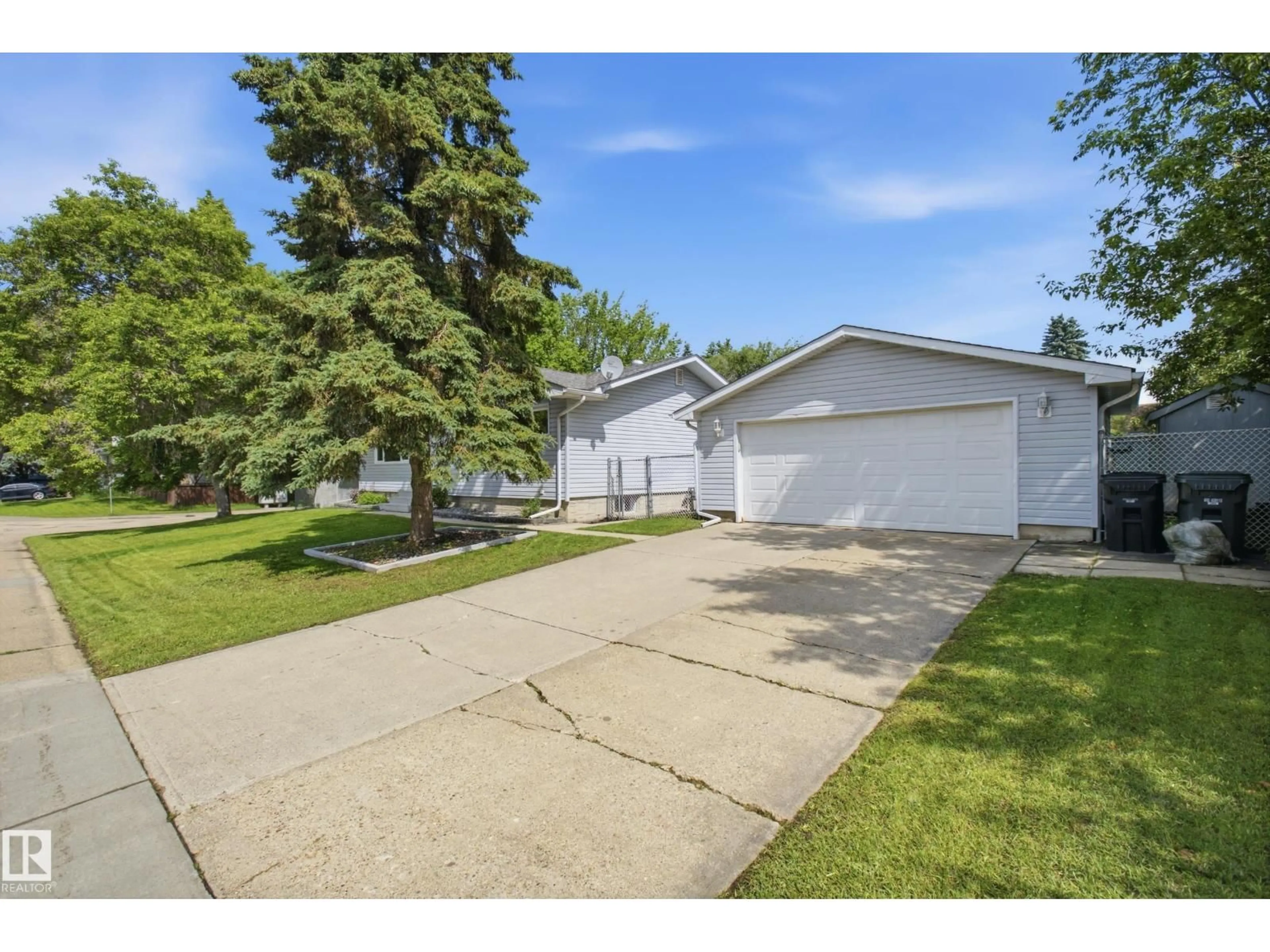 A pic from outside/outdoor area/front of a property/back of a property/a pic from drone, street for 2 MORELAND RD, Sherwood Park Alberta T8A0P5
