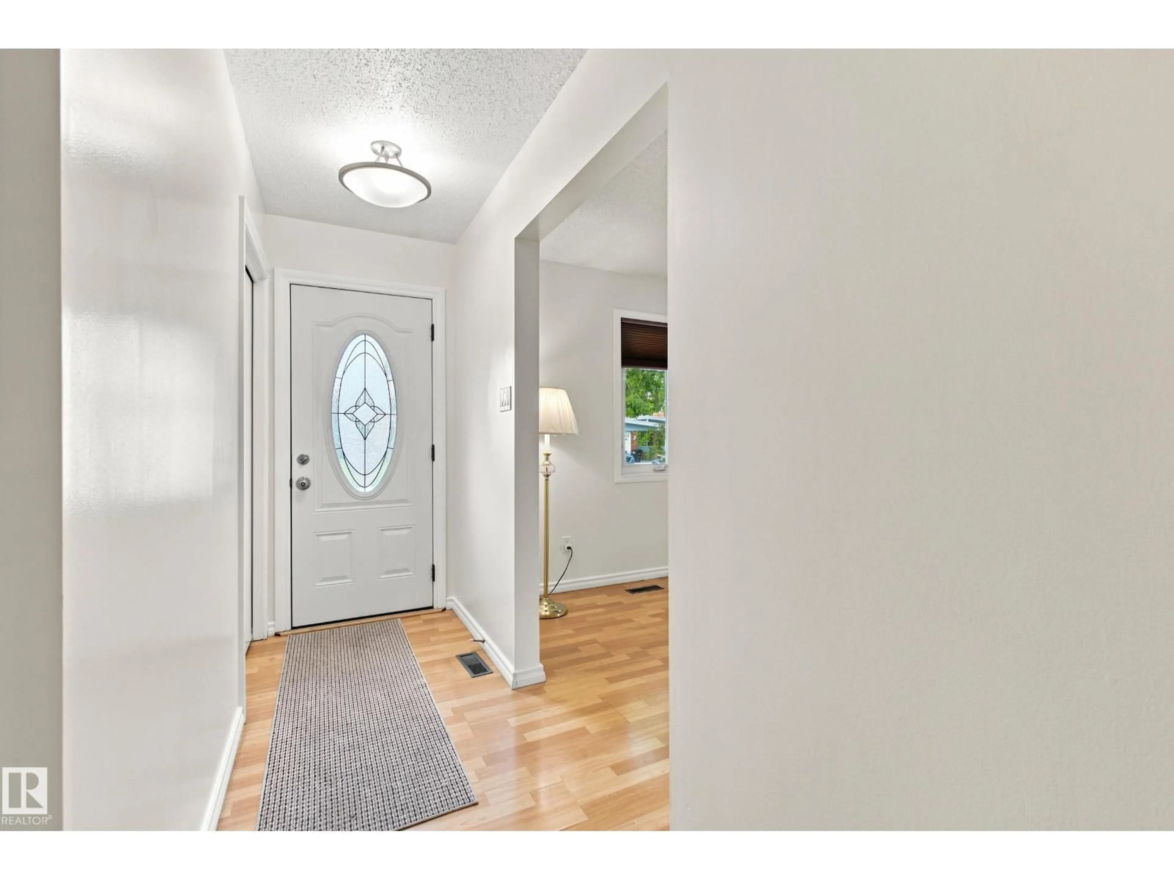 Indoor entryway for 2 MORELAND RD, Sherwood Park Alberta T8A0P5