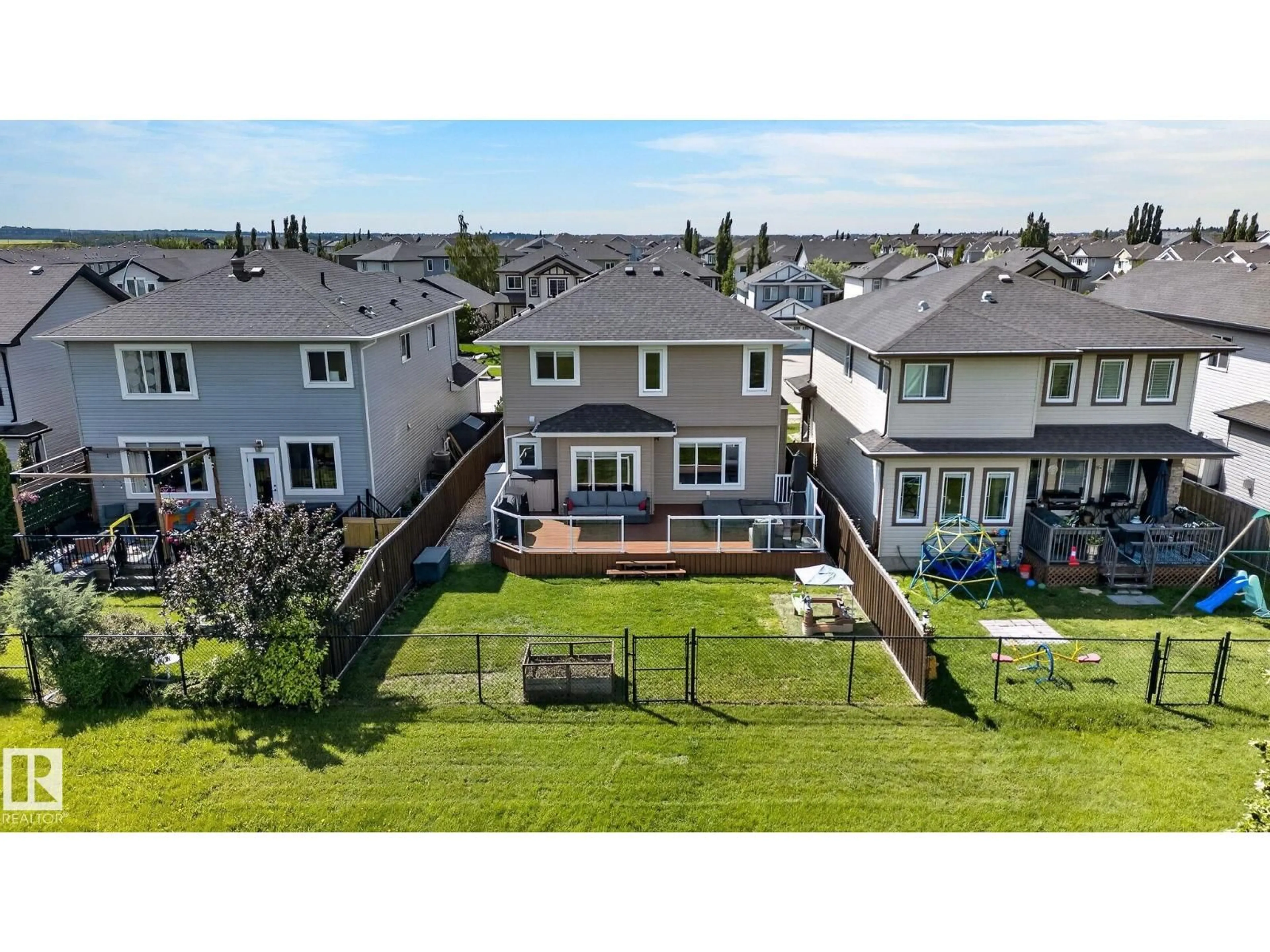 A pic from outside/outdoor area/front of a property/back of a property/a pic from drone, unknown for 42 SIENNA GA, Fort Saskatchewan Alberta T8L0J2