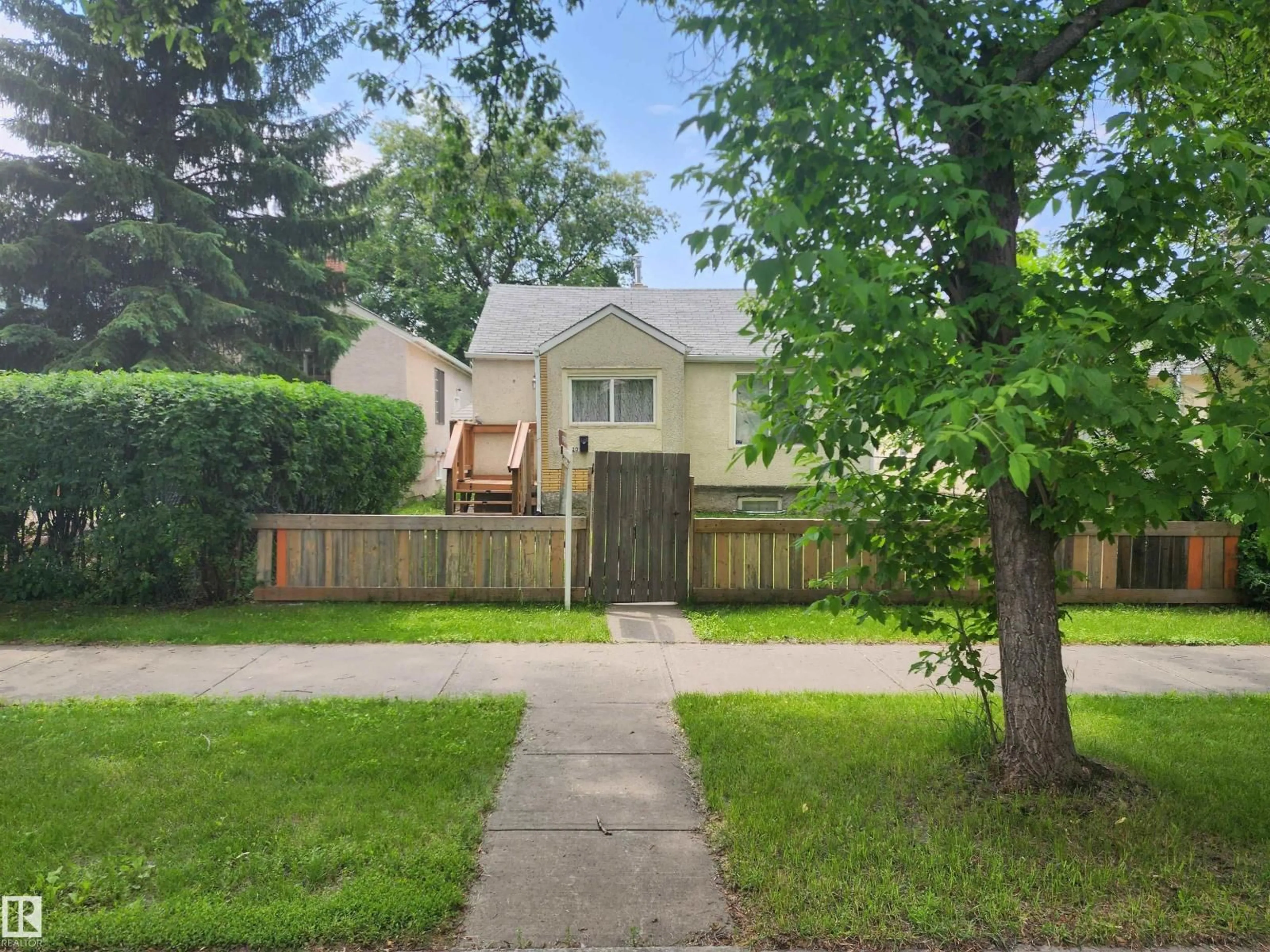 A pic from outside/outdoor area/front of a property/back of a property/a pic from drone, street for 11720 87 ST, Edmonton Alberta T5B3M7
