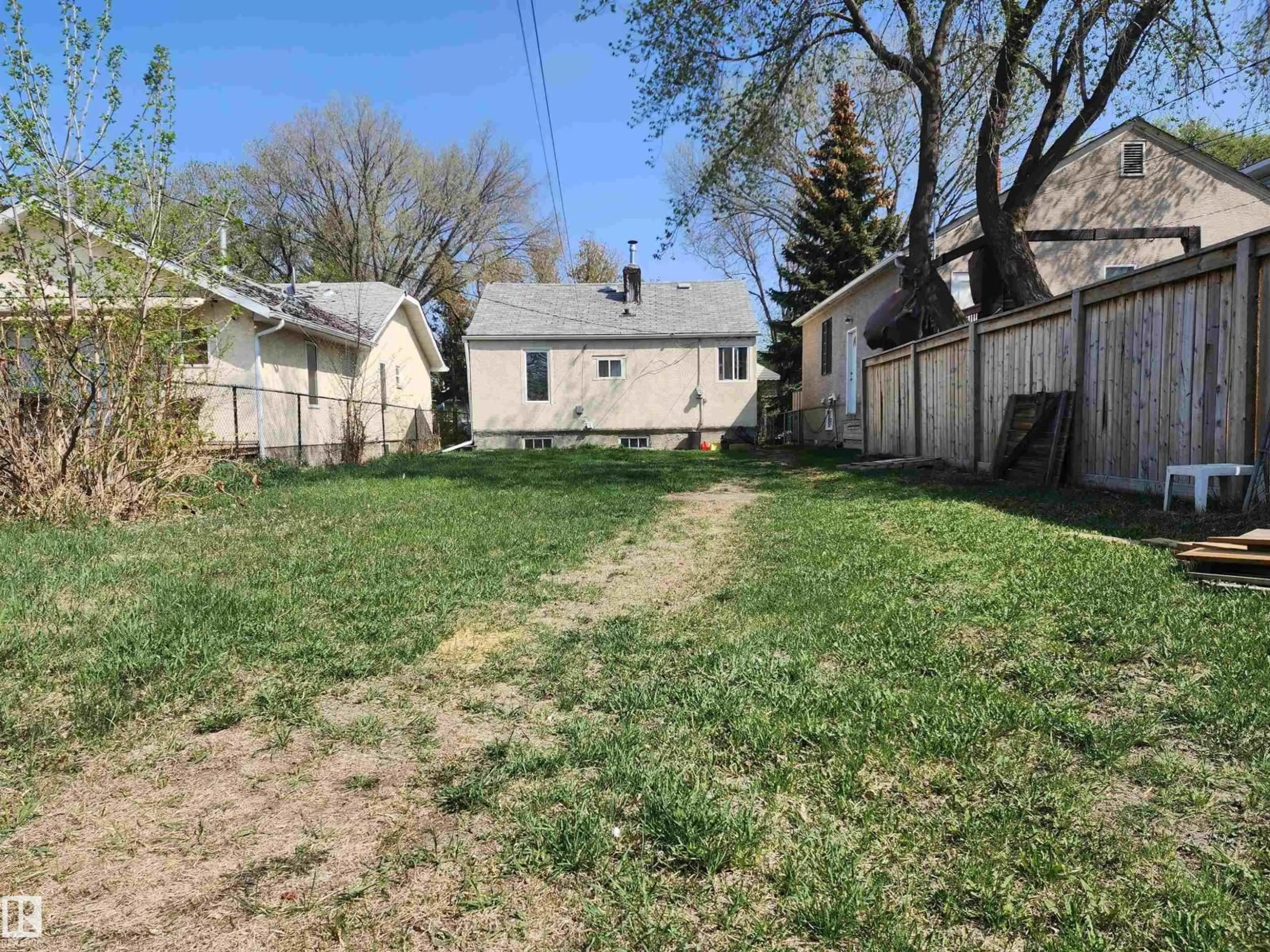 A pic from outside/outdoor area/front of a property/back of a property/a pic from drone, street for 11720 87 ST, Edmonton Alberta T5B3M7