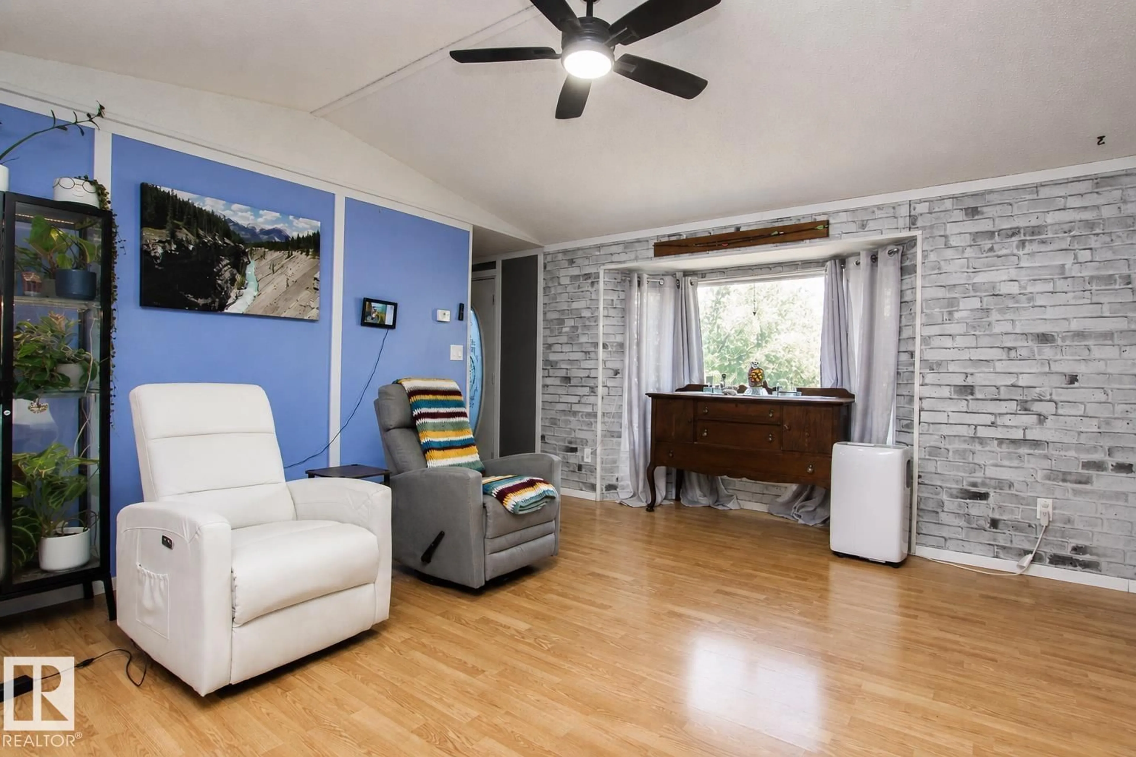 Living room with furniture, unknown for 1036 LAKELAND CR, Sherwood Park Alberta T8H1J2