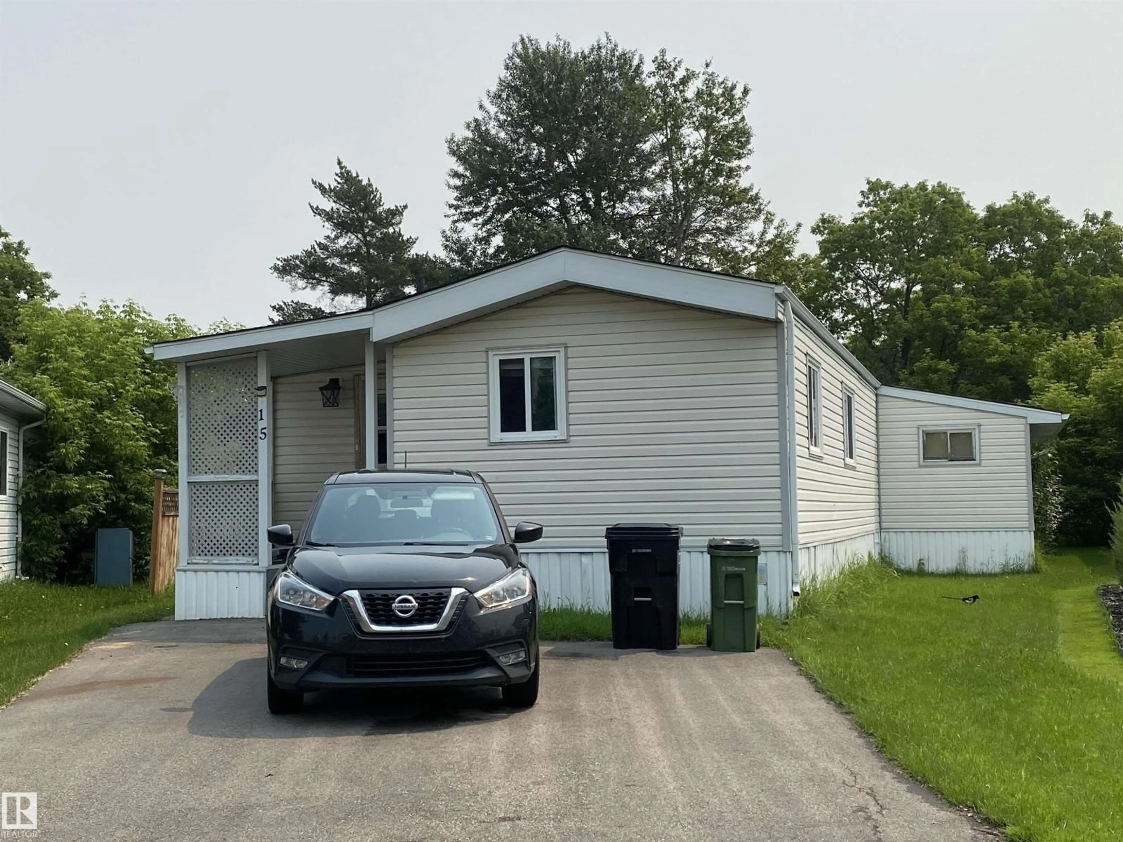 Home with vinyl exterior material, street for 15 CLIFF CR, Edmonton Alberta T6P1B6