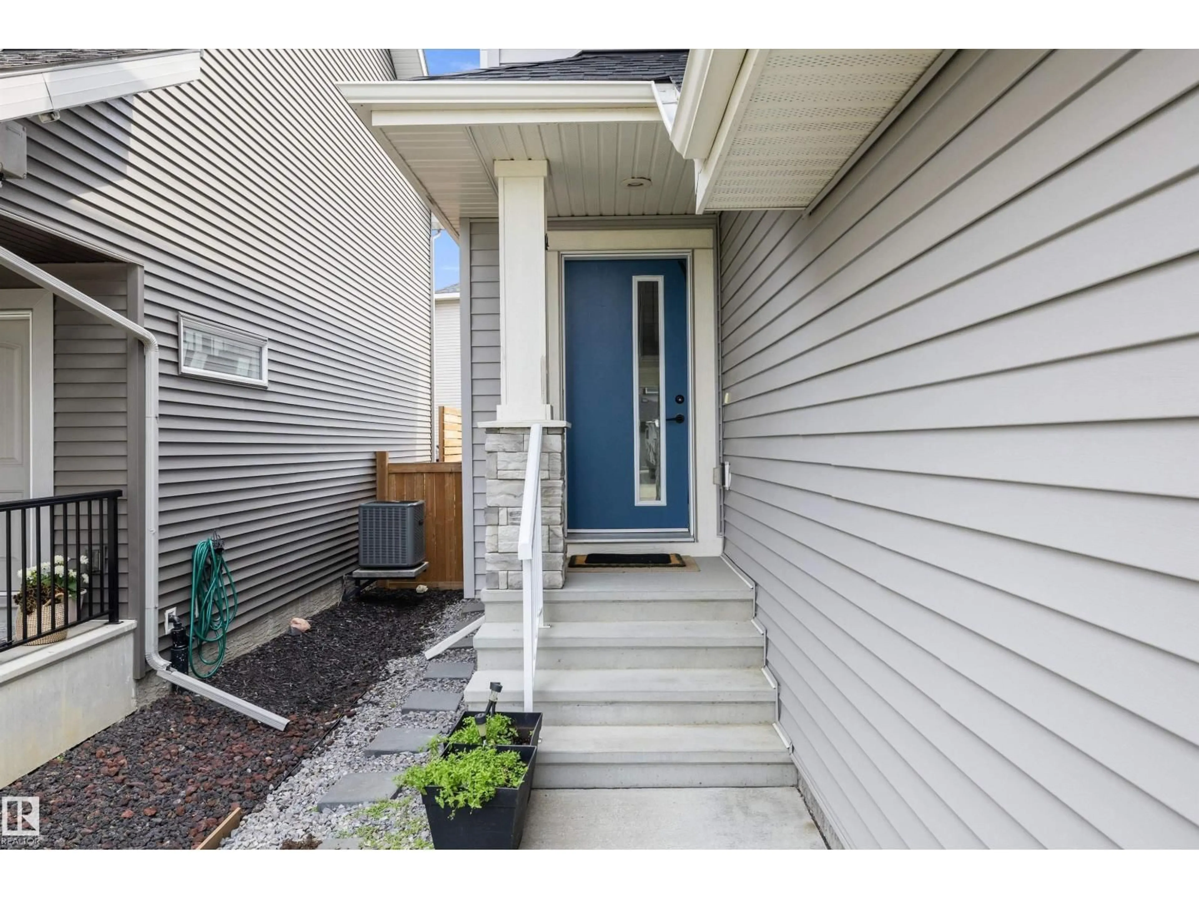 Indoor entryway for 134 AMBLESIDE WY, Sherwood Park Alberta T8H0Z1
