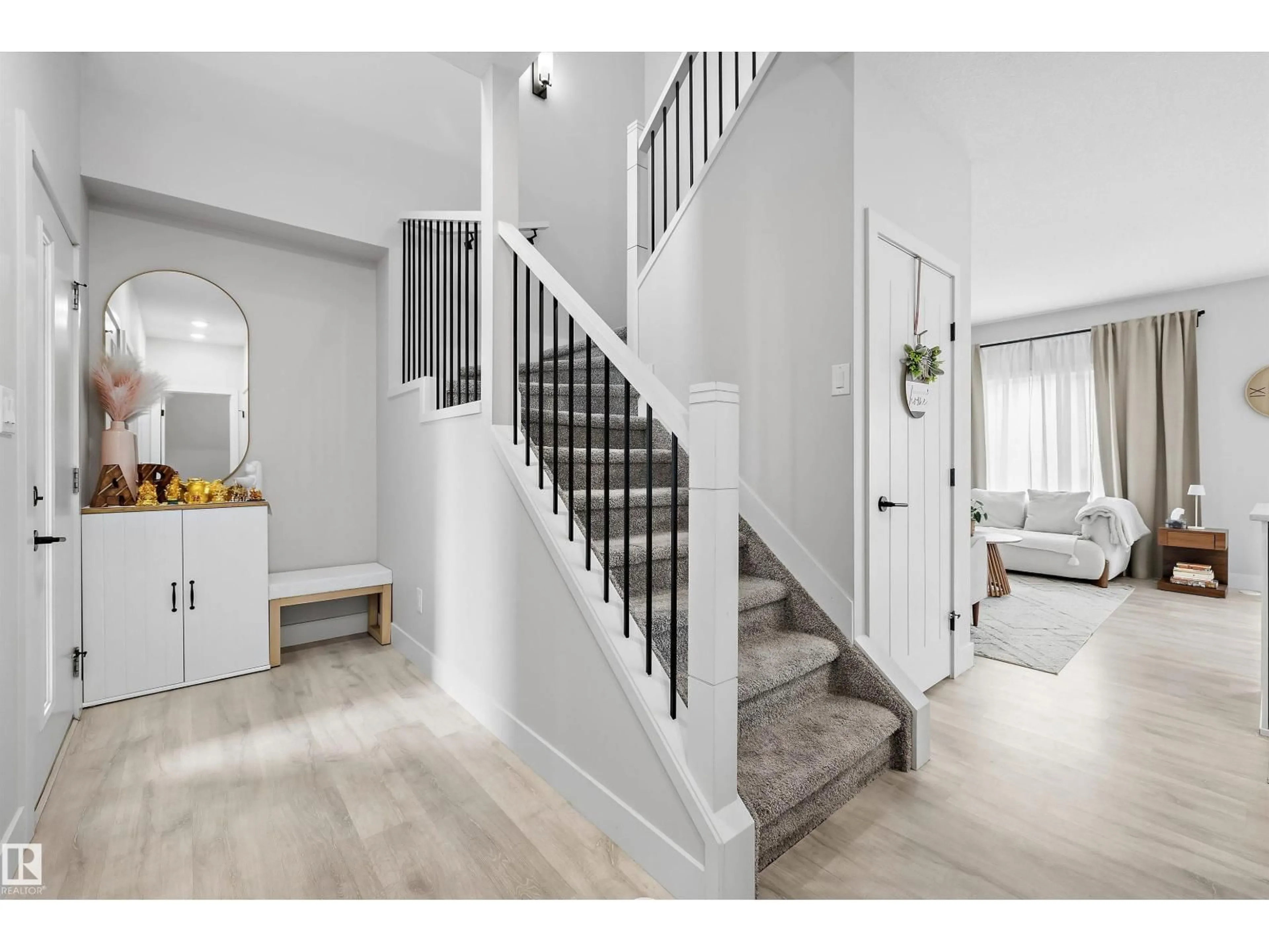 Indoor entryway for 134 AMBLESIDE WY, Sherwood Park Alberta T8H0Z1