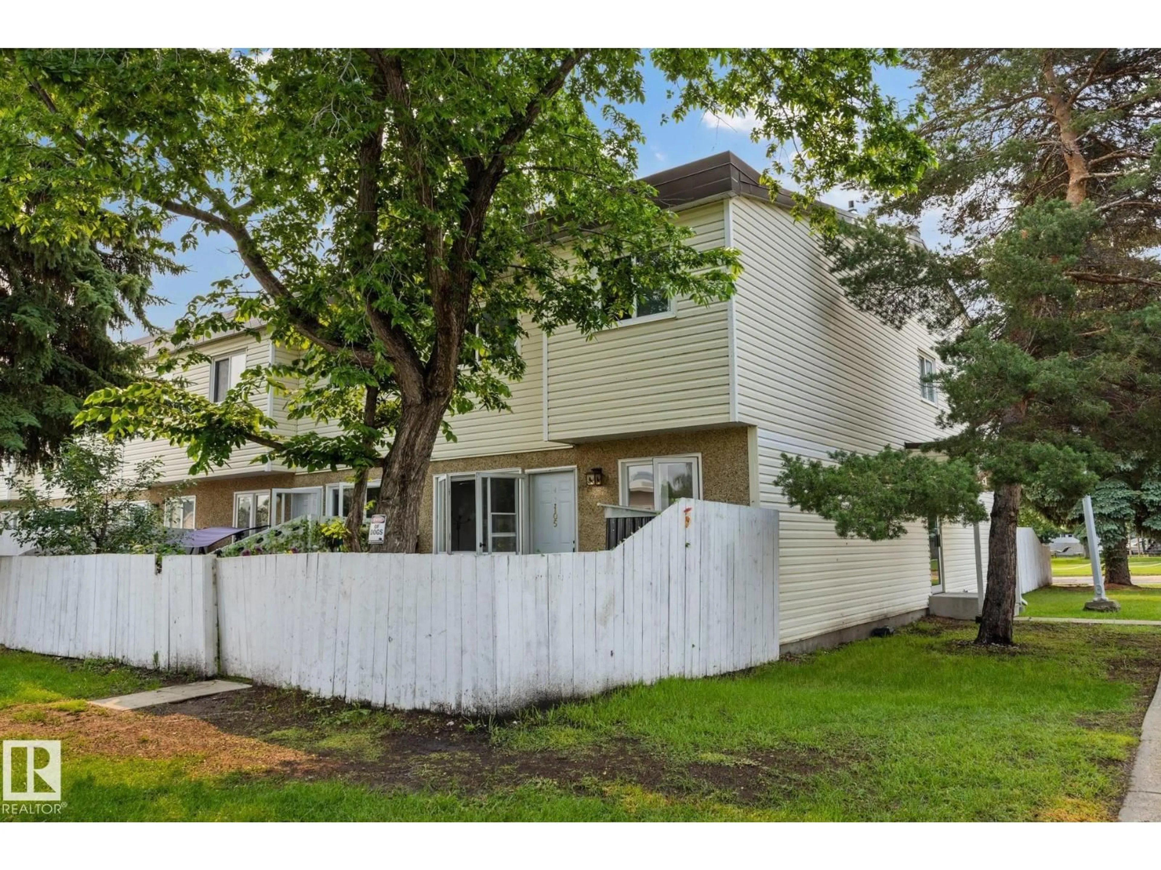 Home with vinyl exterior material, street for #105 - 16428 109 ST, Edmonton Alberta T5X2T4