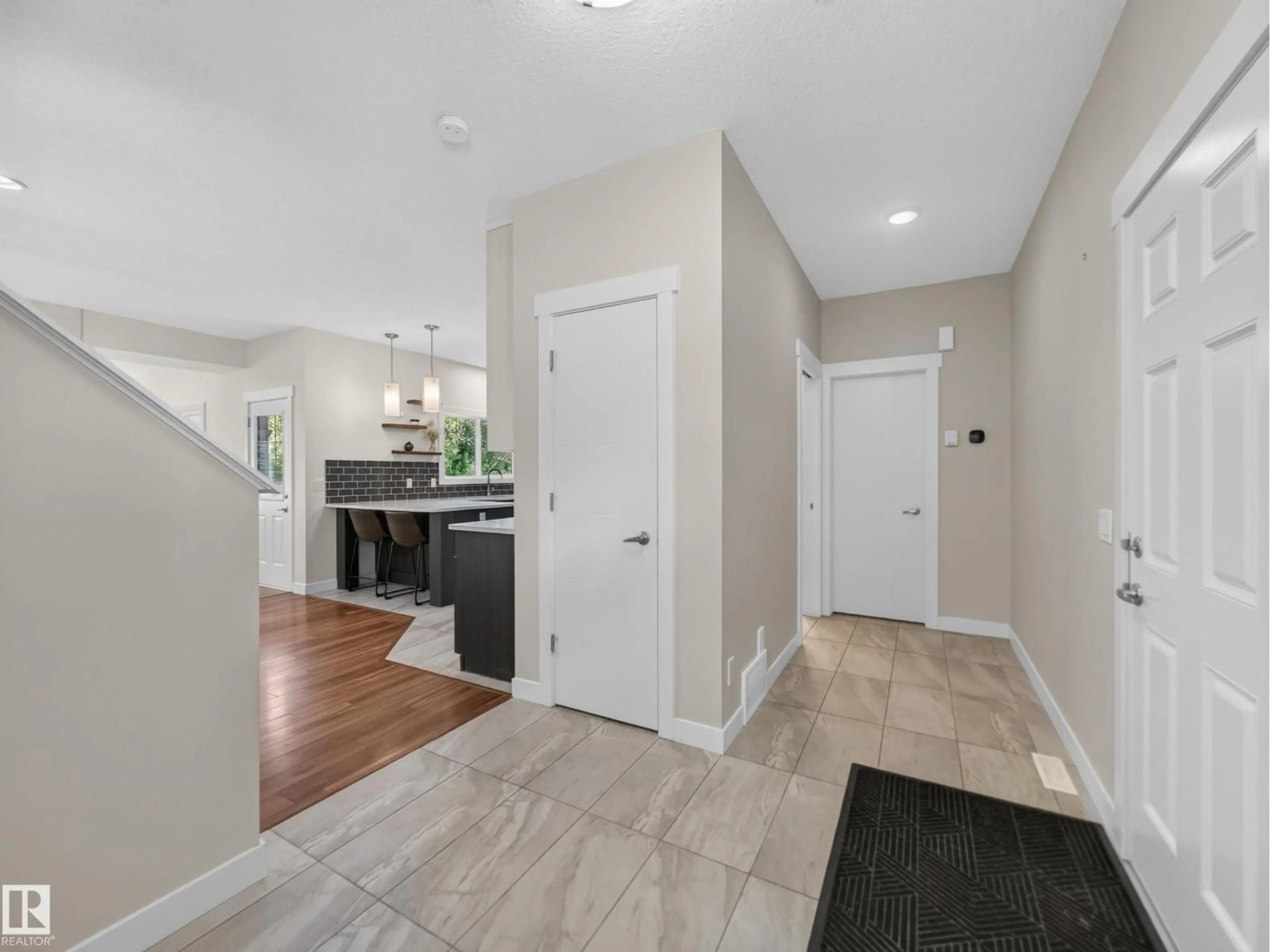 Indoor entryway for 46 AVEBURY CT, Sherwood Park Alberta T8H0Z3