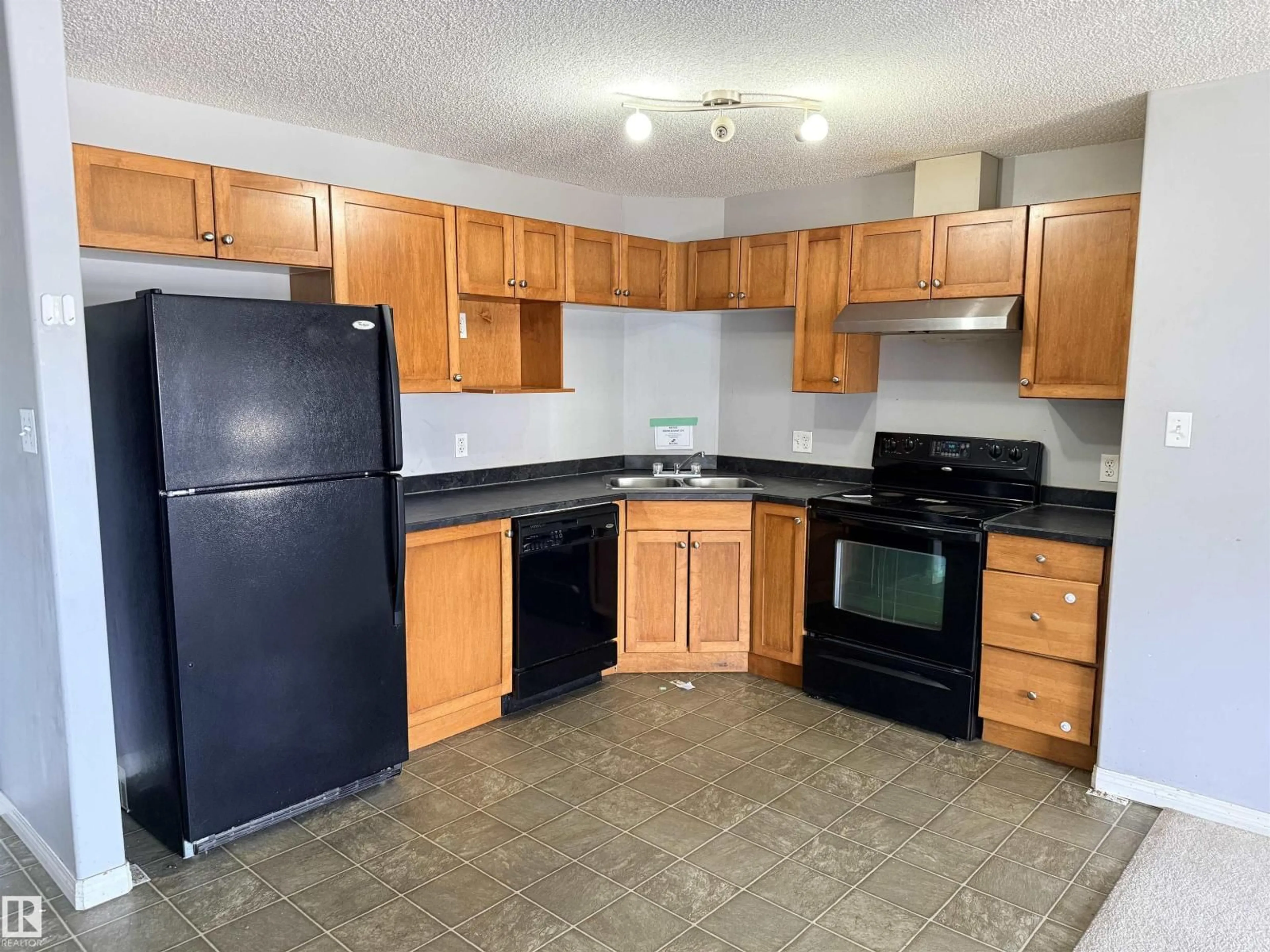 Standard kitchen, unknown for 2202 - 2202 CLAREVIEW STATION DR DR, Edmonton Alberta T5Y3K5