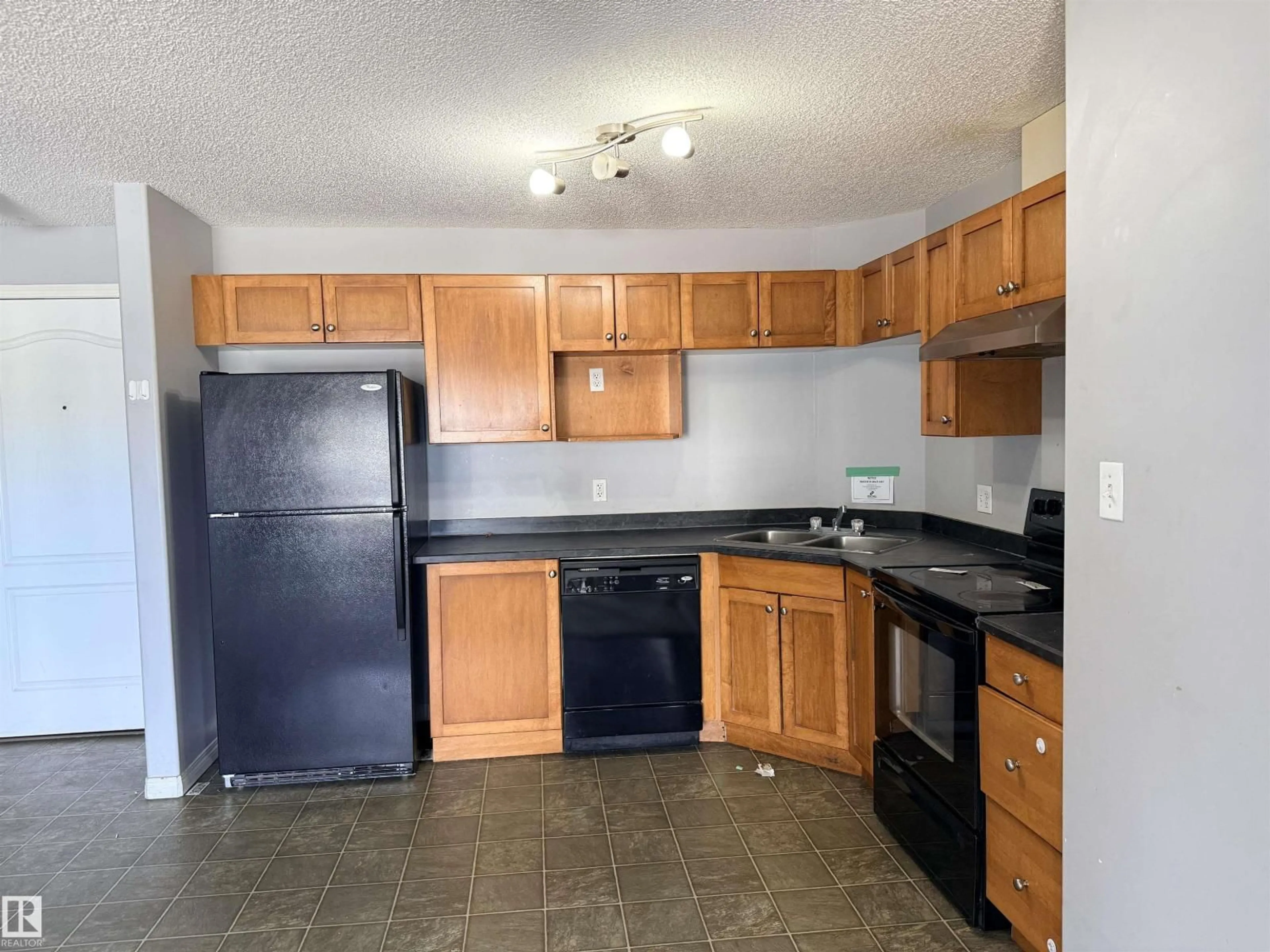 Standard kitchen, unknown for 2202 - 2202 CLAREVIEW STATION DR DR, Edmonton Alberta T5Y3K5