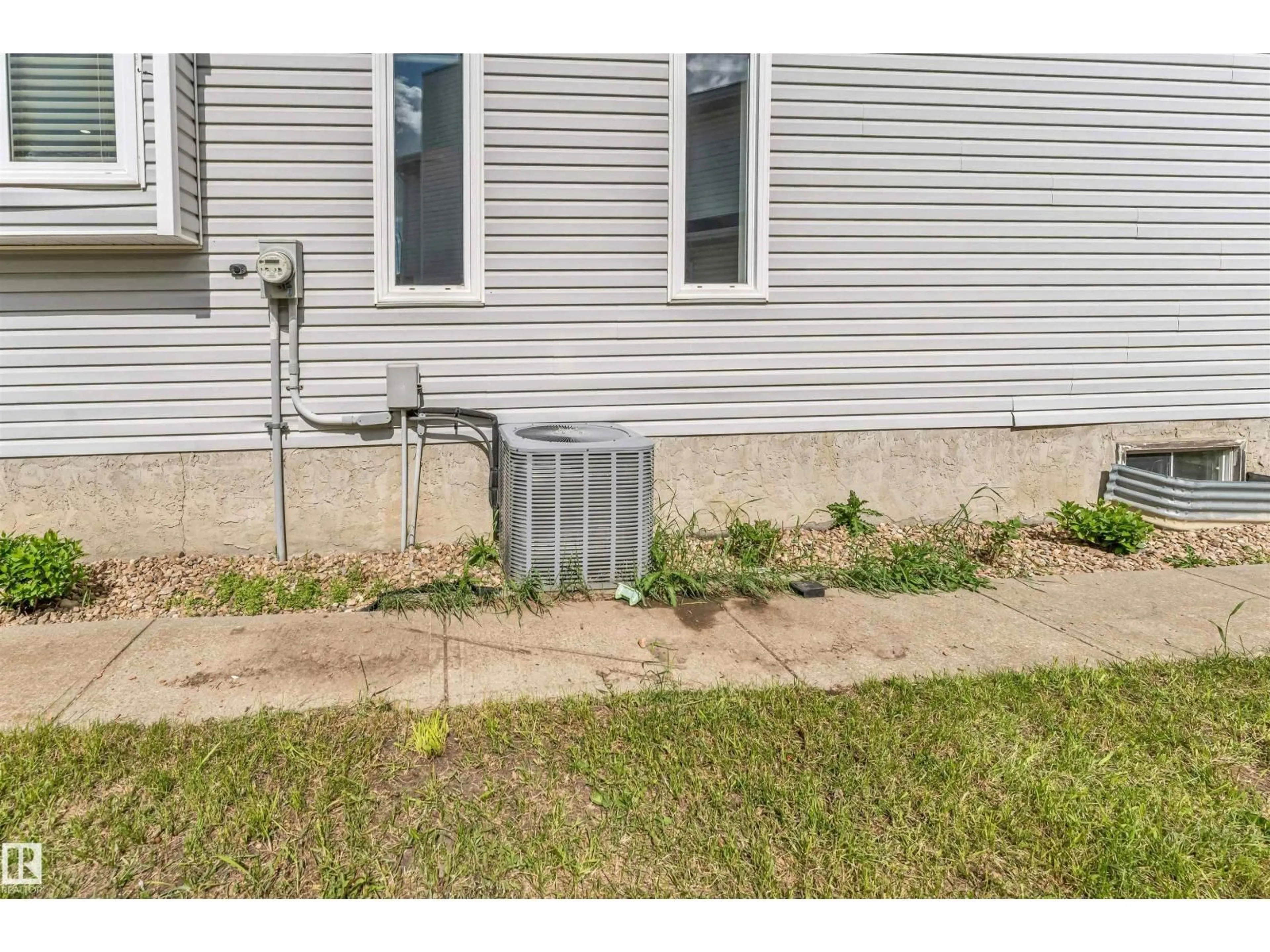 Unknown for 3332 43 ST, Edmonton Alberta T6L6A4