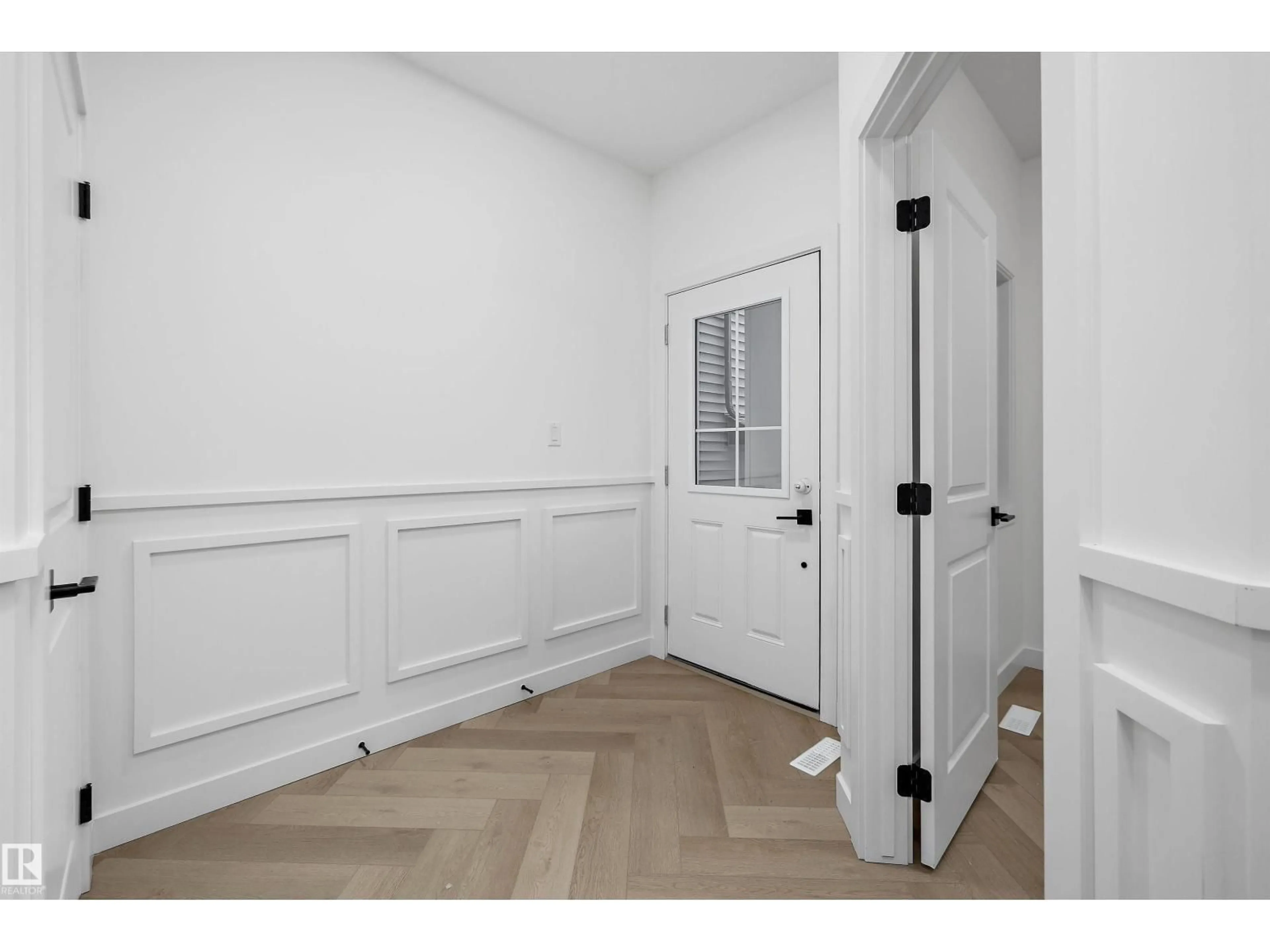 Indoor entryway for 917 ELDERBERRY LD, Edmonton Alberta T6M3K3