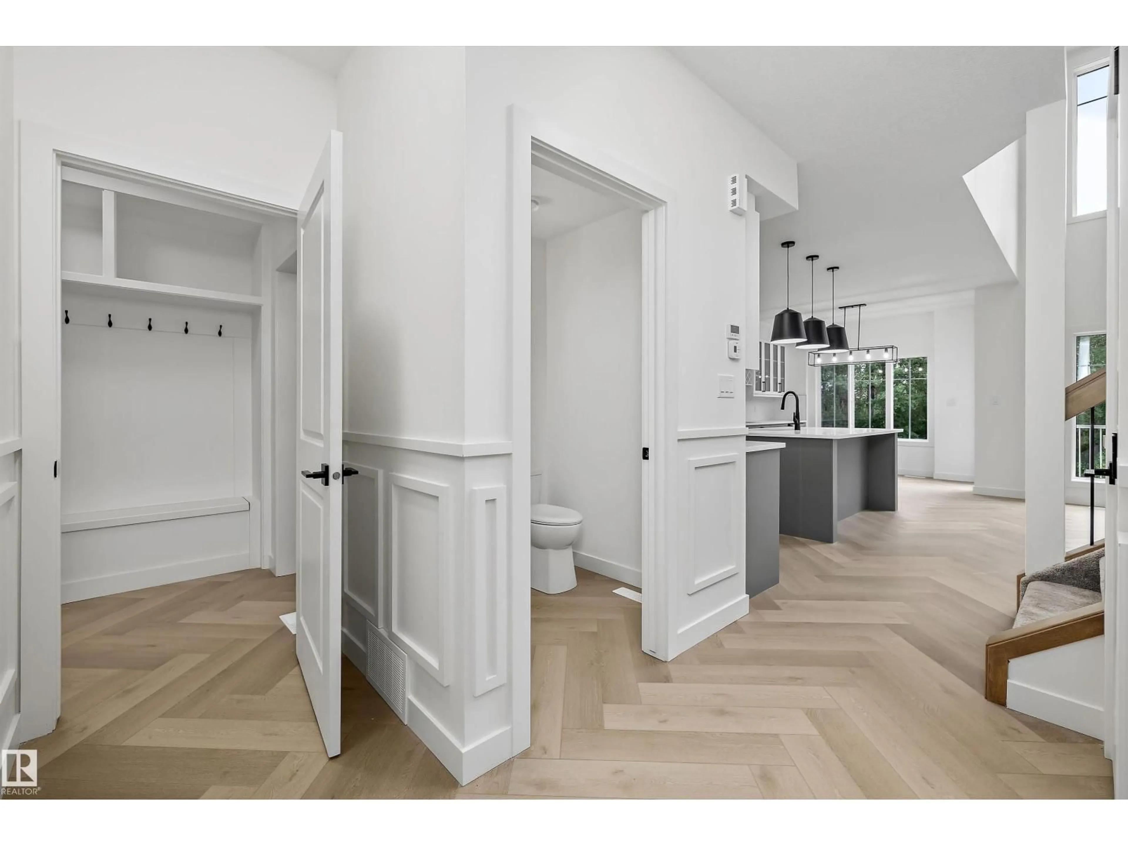 Indoor entryway for 917 ELDERBERRY LD, Edmonton Alberta T6M3K3