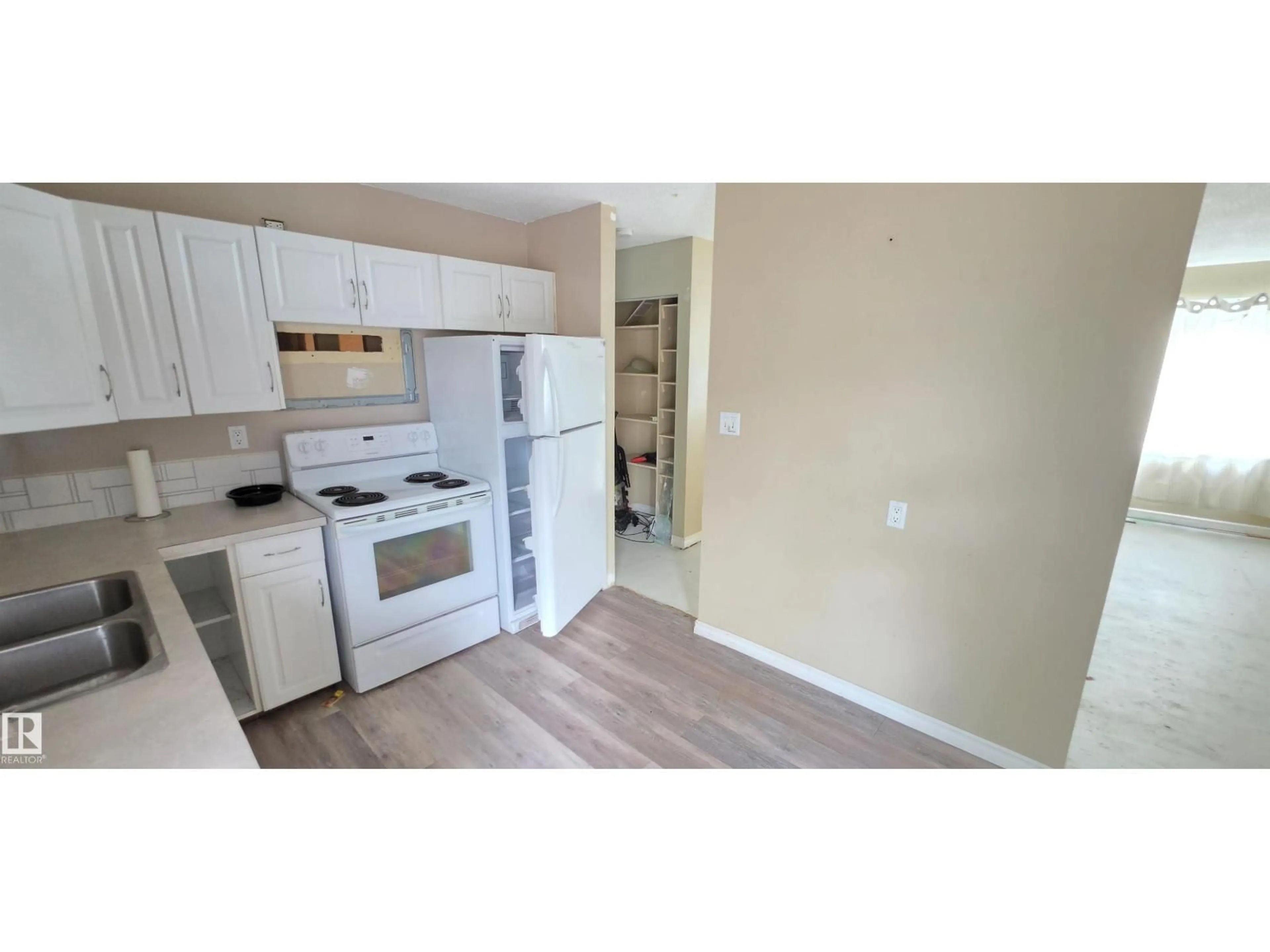 Standard kitchen, wood/laminate floor for 4522 56 AV, Wetaskiwin Alberta T9A2S2