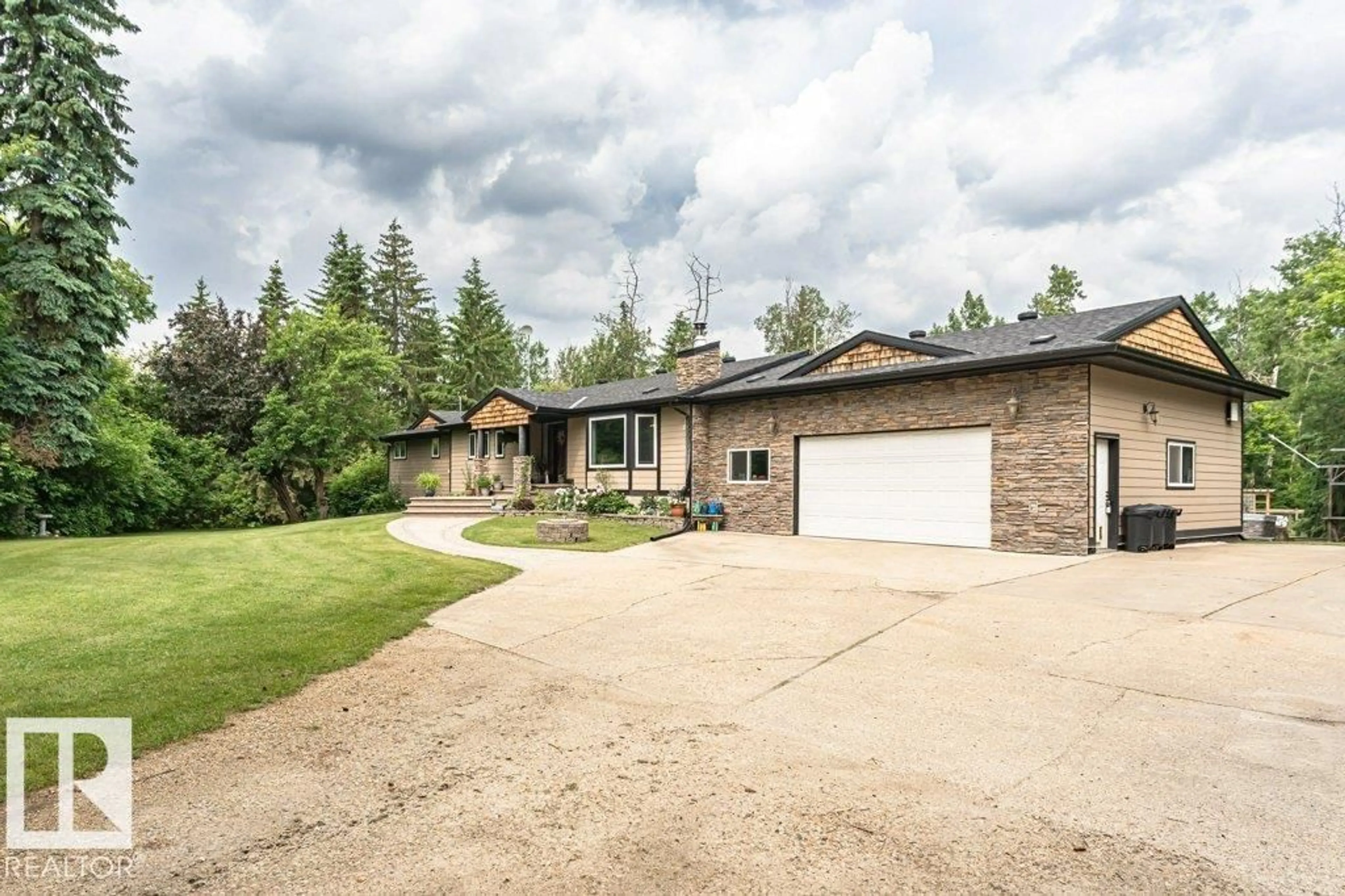 A pic from outside/outdoor area/front of a property/back of a property/a pic from drone, street for 54176 RGE ROAD 224, Rural Strathcona County Alberta T8L3Y5