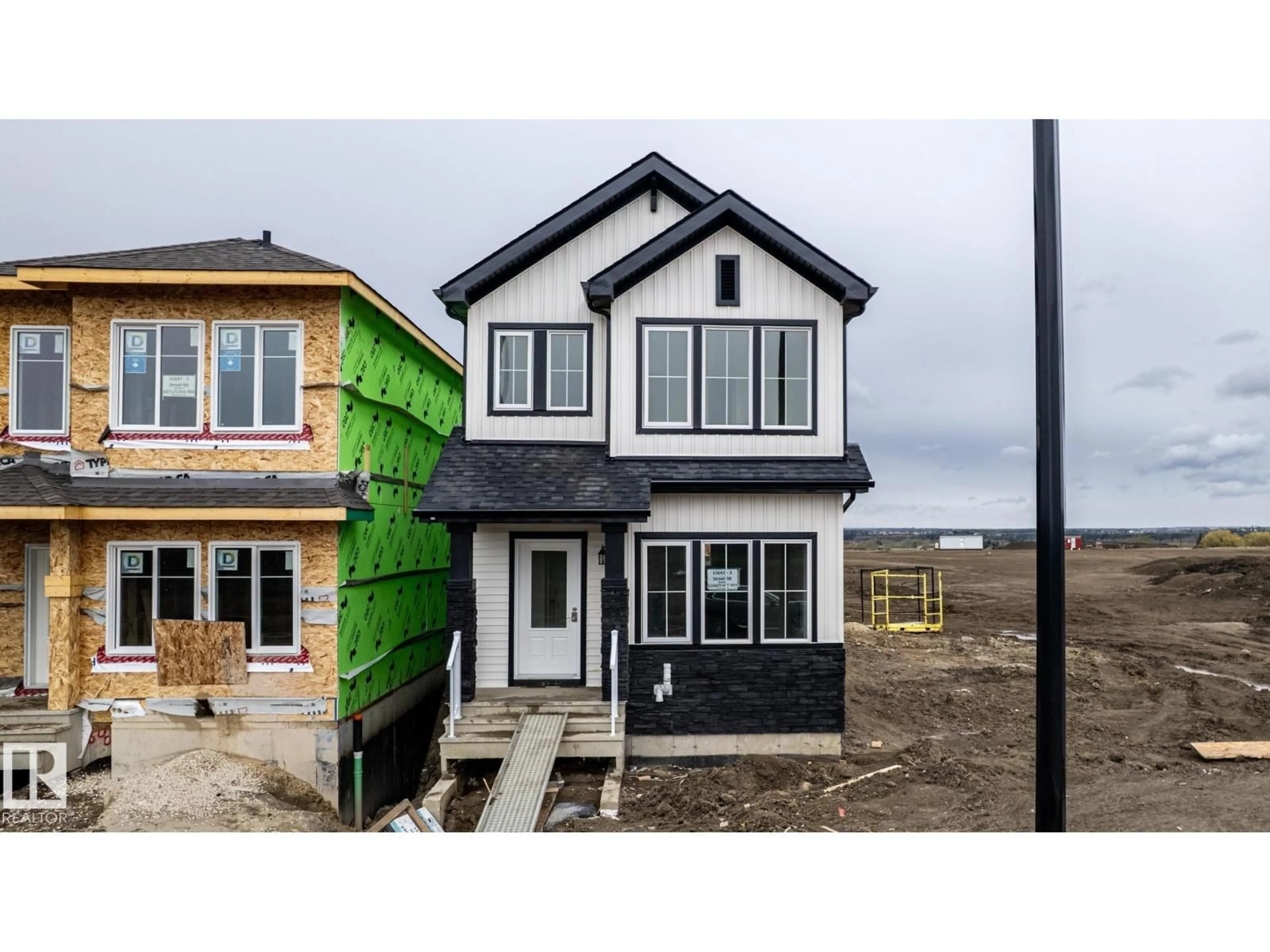 Home with vinyl exterior material, unknown for 15643 2 ST, Edmonton Alberta T5Y6K8