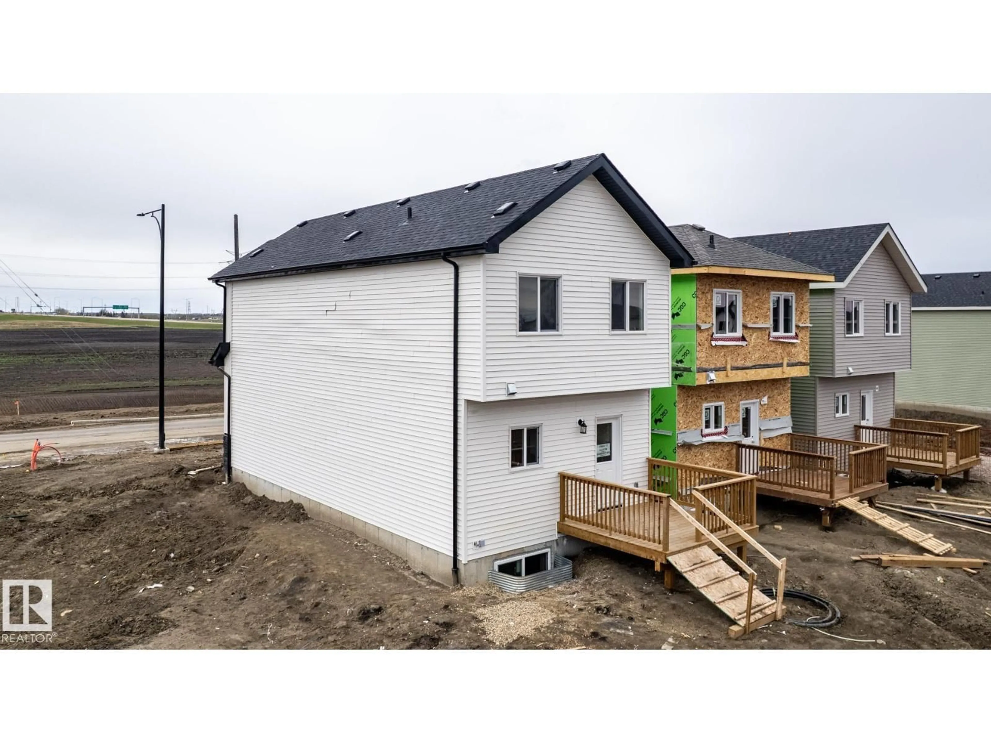 Unknown for 15643 2 ST, Edmonton Alberta T5Y6K8