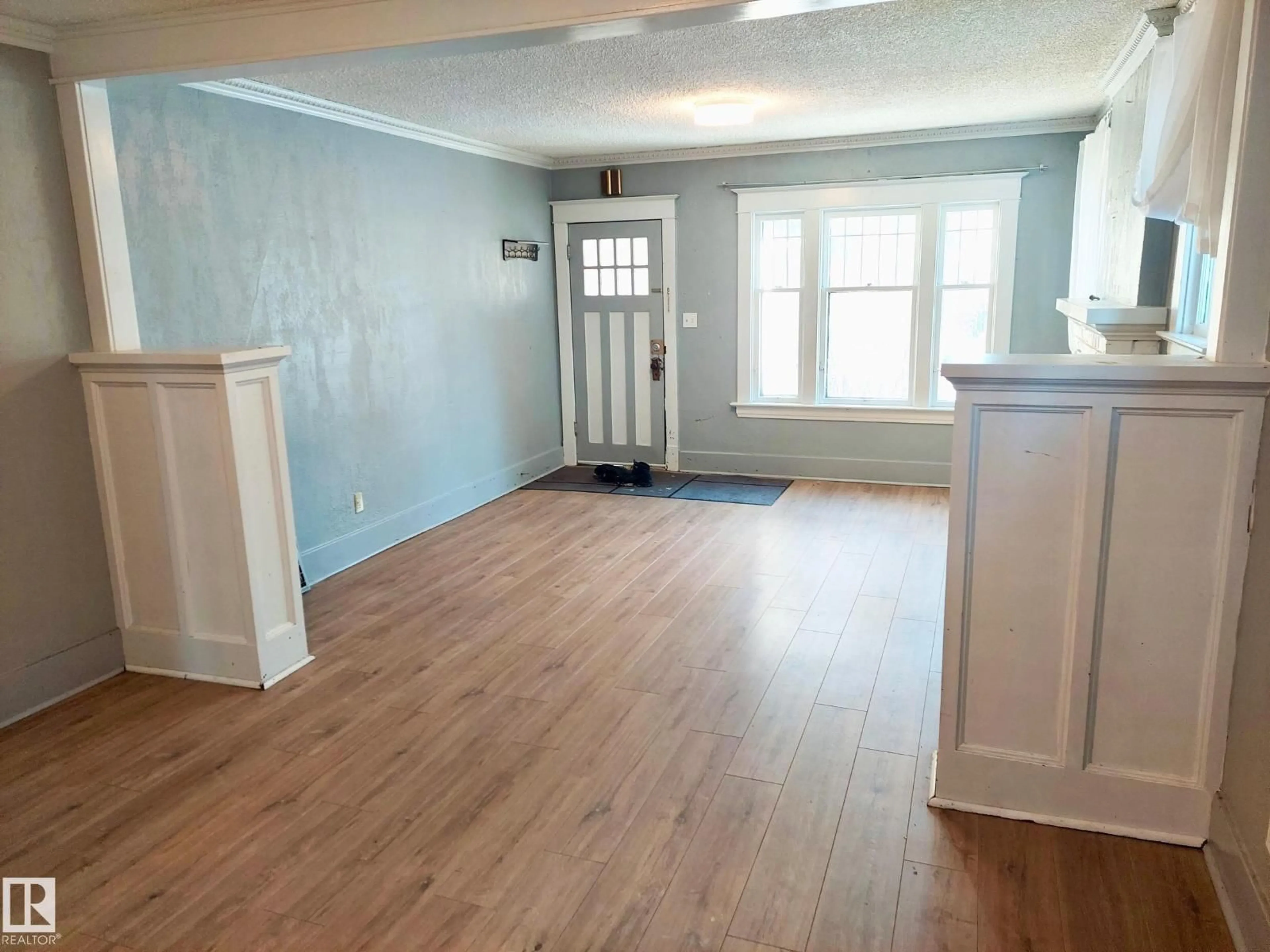 A pic of a room for 11238 123 ST, Edmonton Alberta T5M0M6