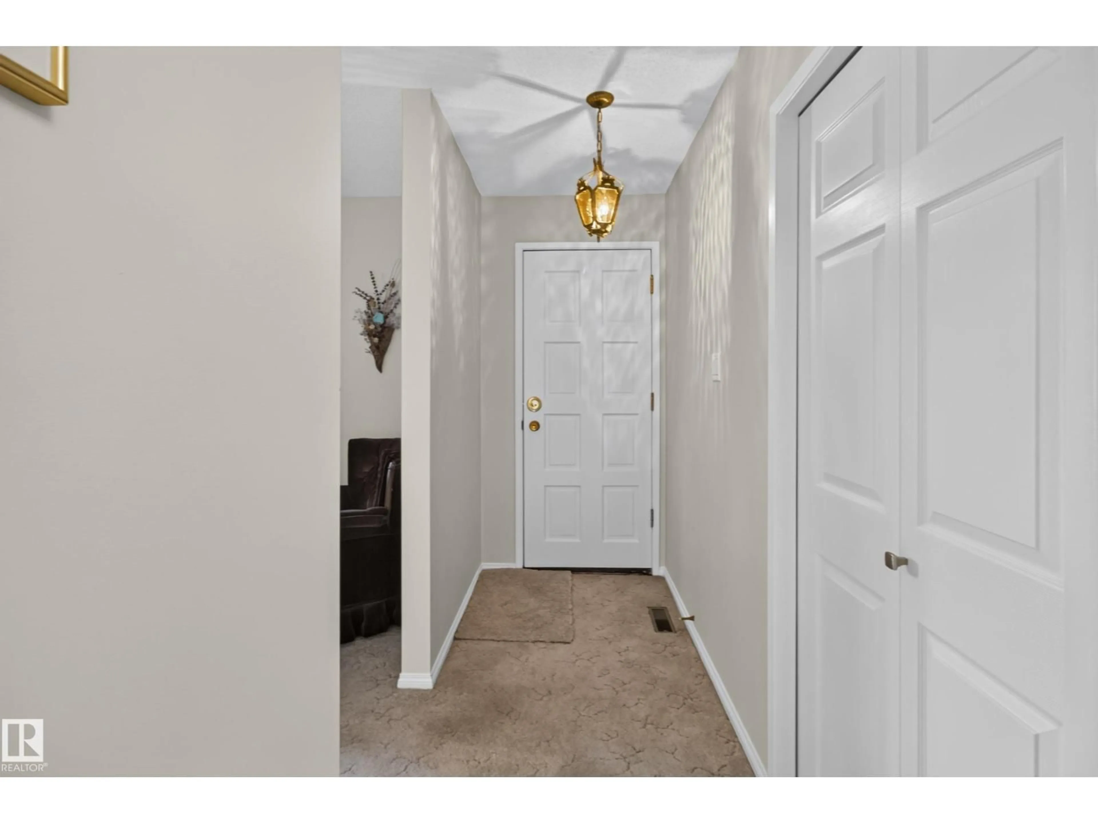 Indoor entryway for 17603 85 AV NW, Edmonton Alberta T5T0L1