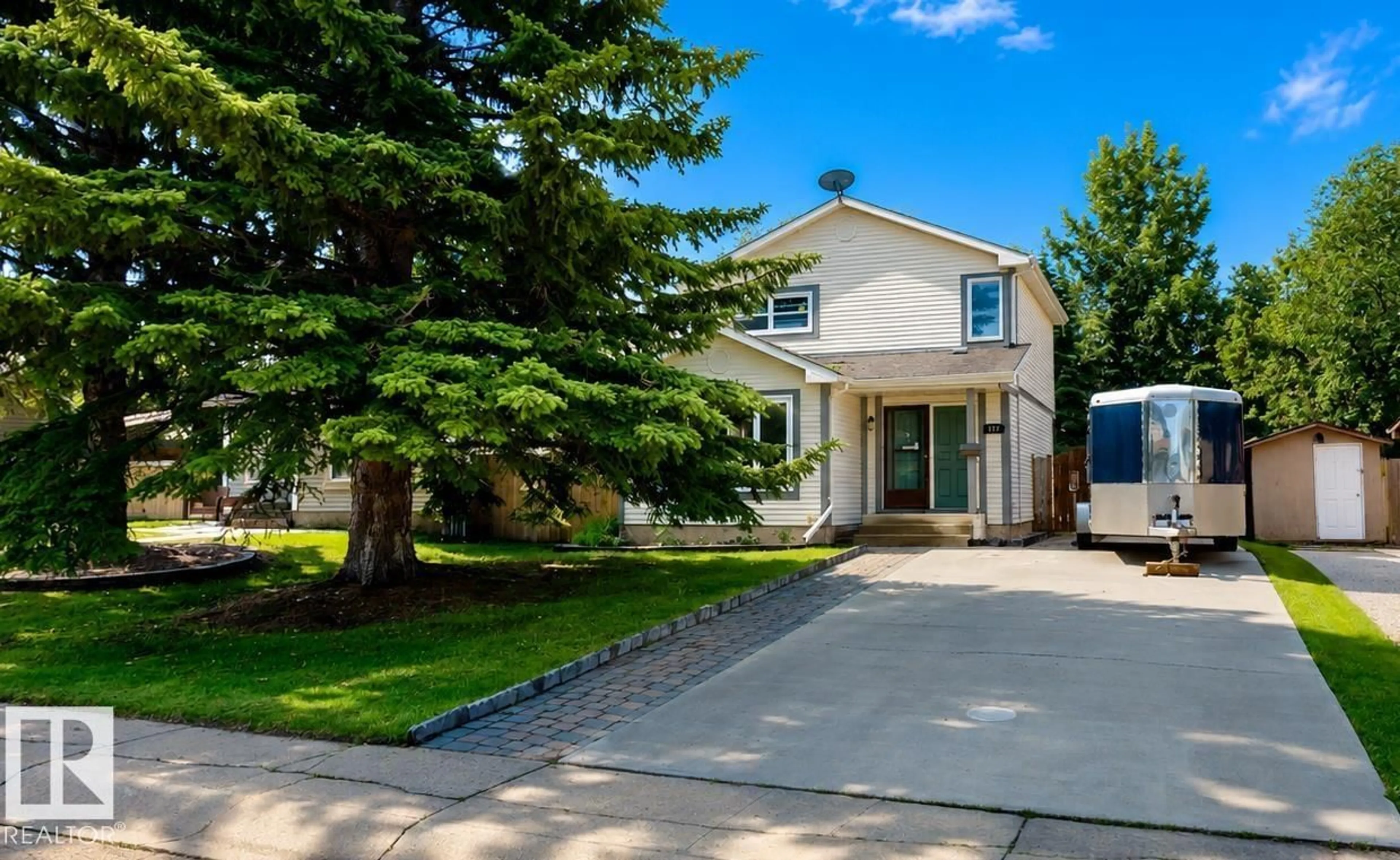 Home with vinyl exterior material, street for 137 GREENWOOD DR, Spruce Grove Alberta T7X1X8