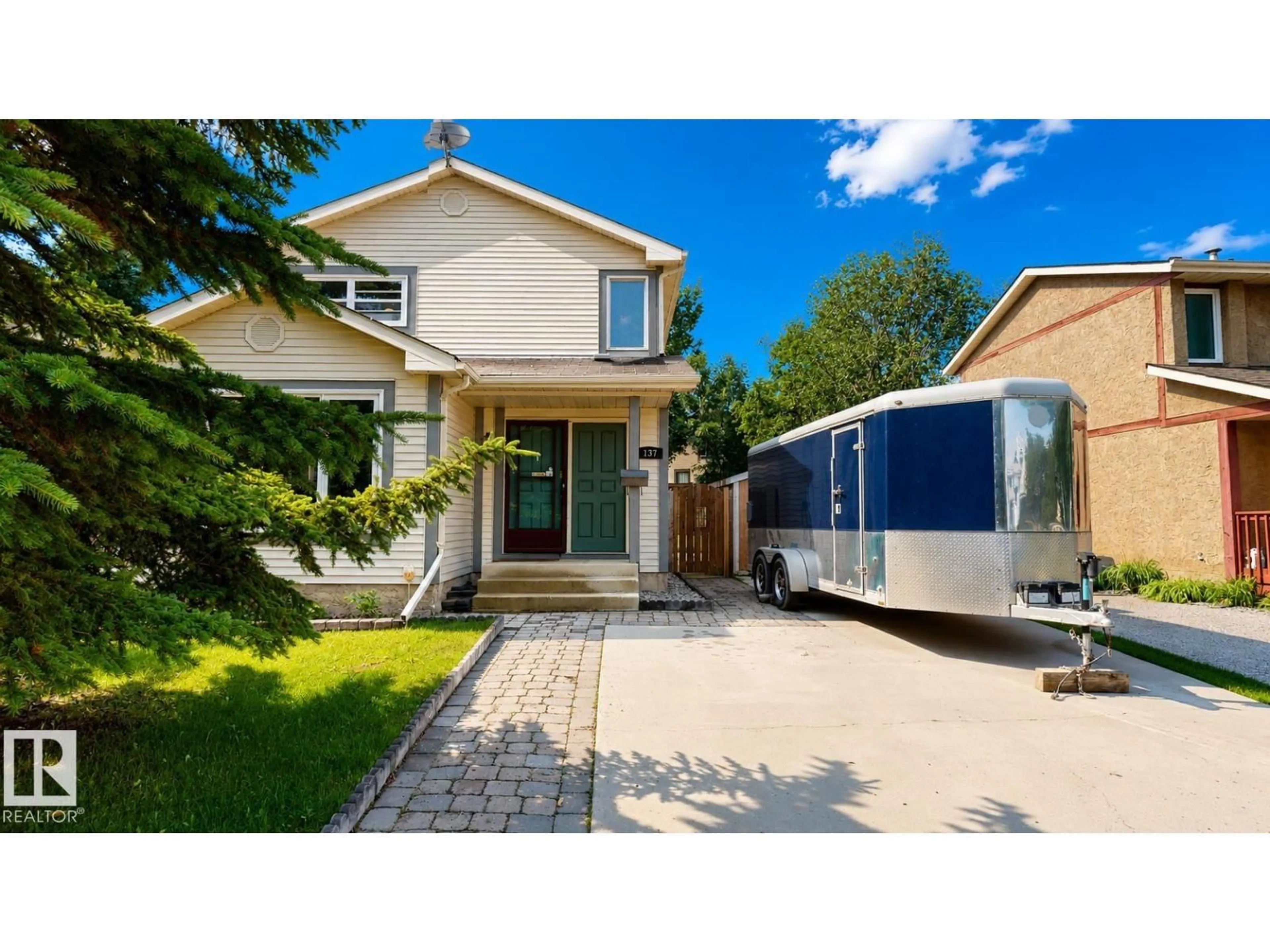 Home with vinyl exterior material, street for 137 GREENWOOD DR, Spruce Grove Alberta T7X1X8