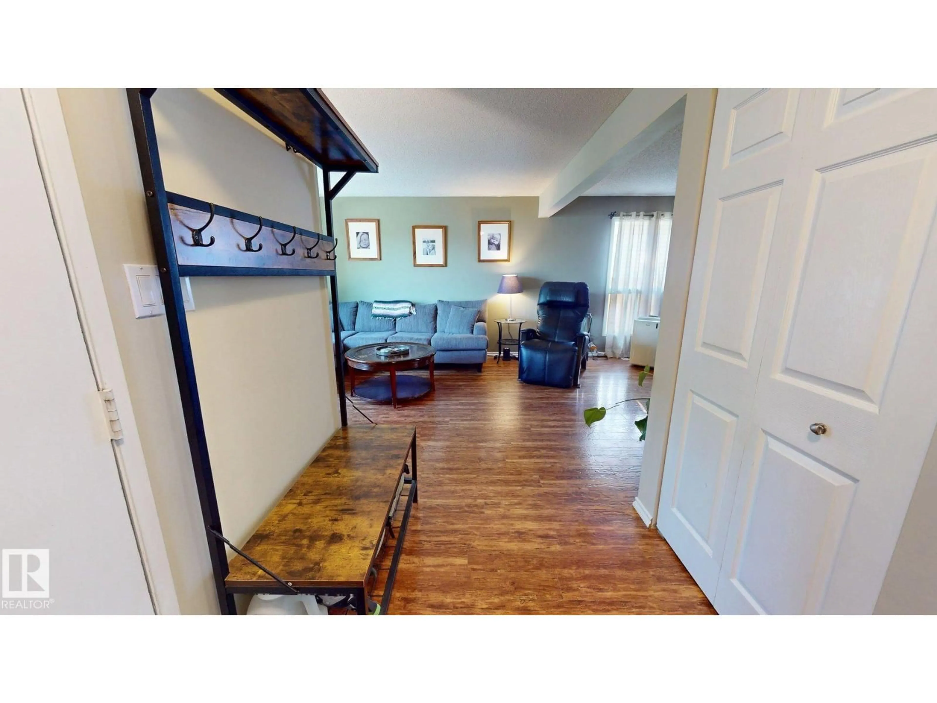 Indoor entryway for 137 GREENWOOD DR, Spruce Grove Alberta T7X1X8