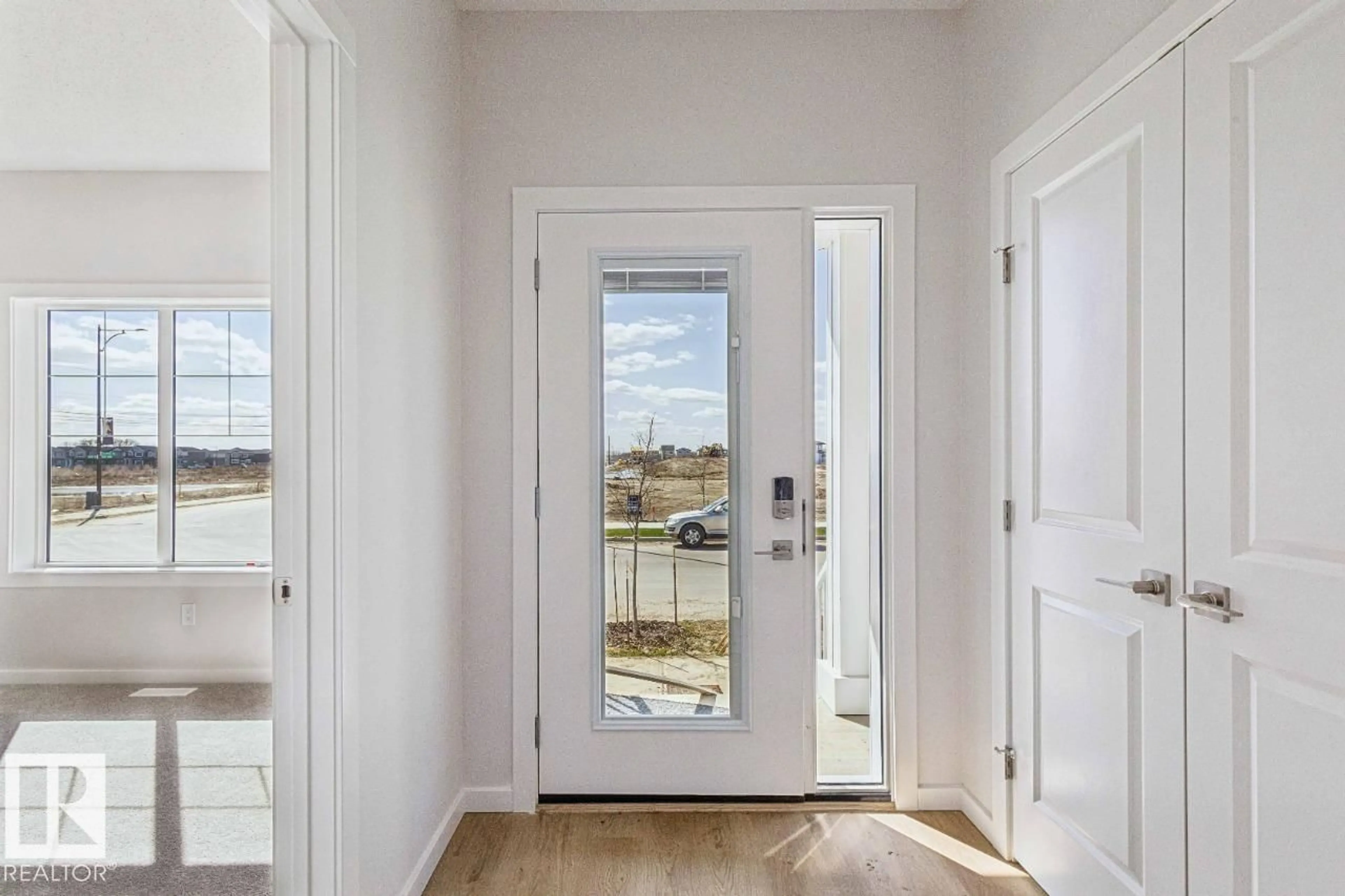Indoor entryway for 305 EDGEMONT DR, Edmonton Alberta T6M3G7