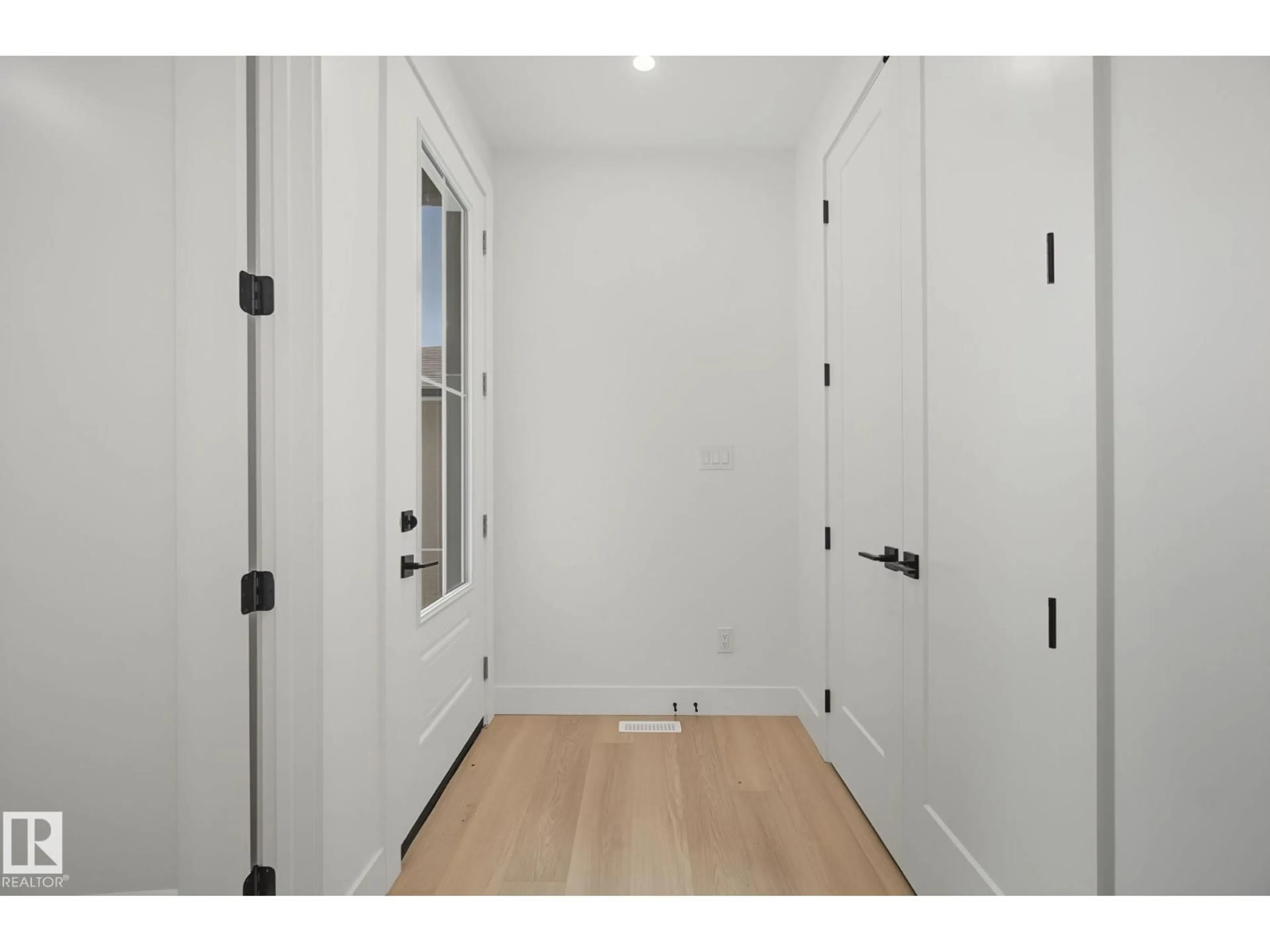 Indoor entryway for 10617 60A AV, Edmonton Alberta T6H1K5