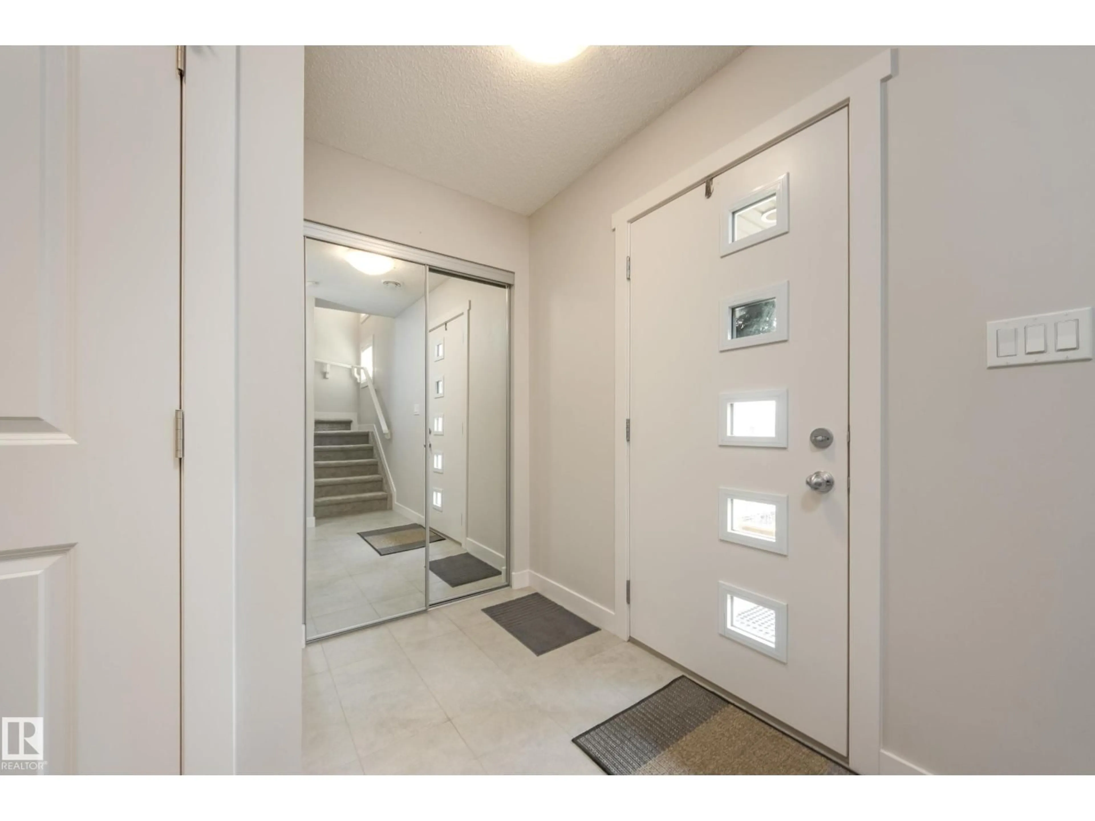Indoor entryway for 19606 27 AV, Edmonton Alberta T6M0X1