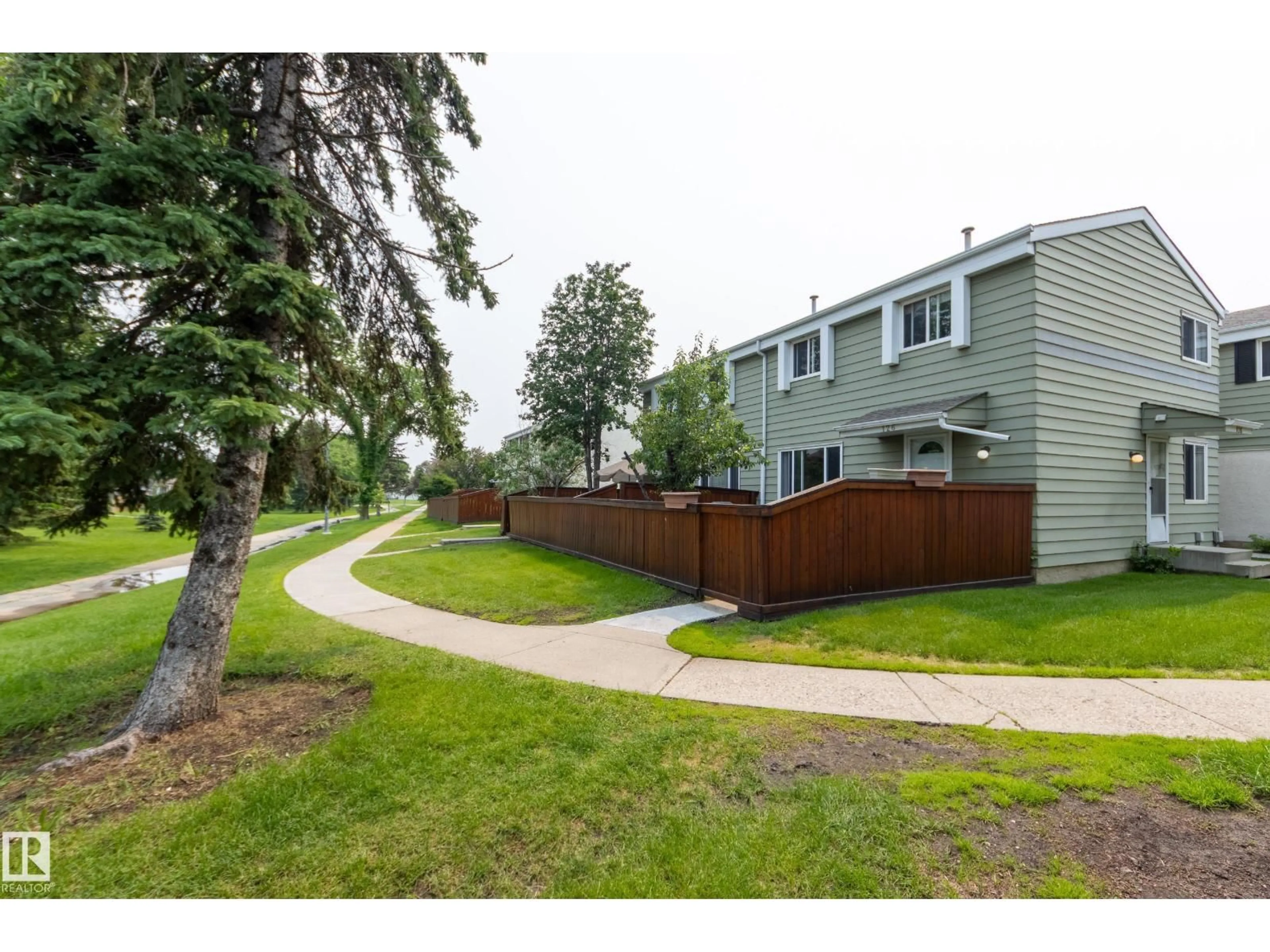 Patio, street for 126 PRIMROSE GARDENS GD, Edmonton Alberta T5T0R1