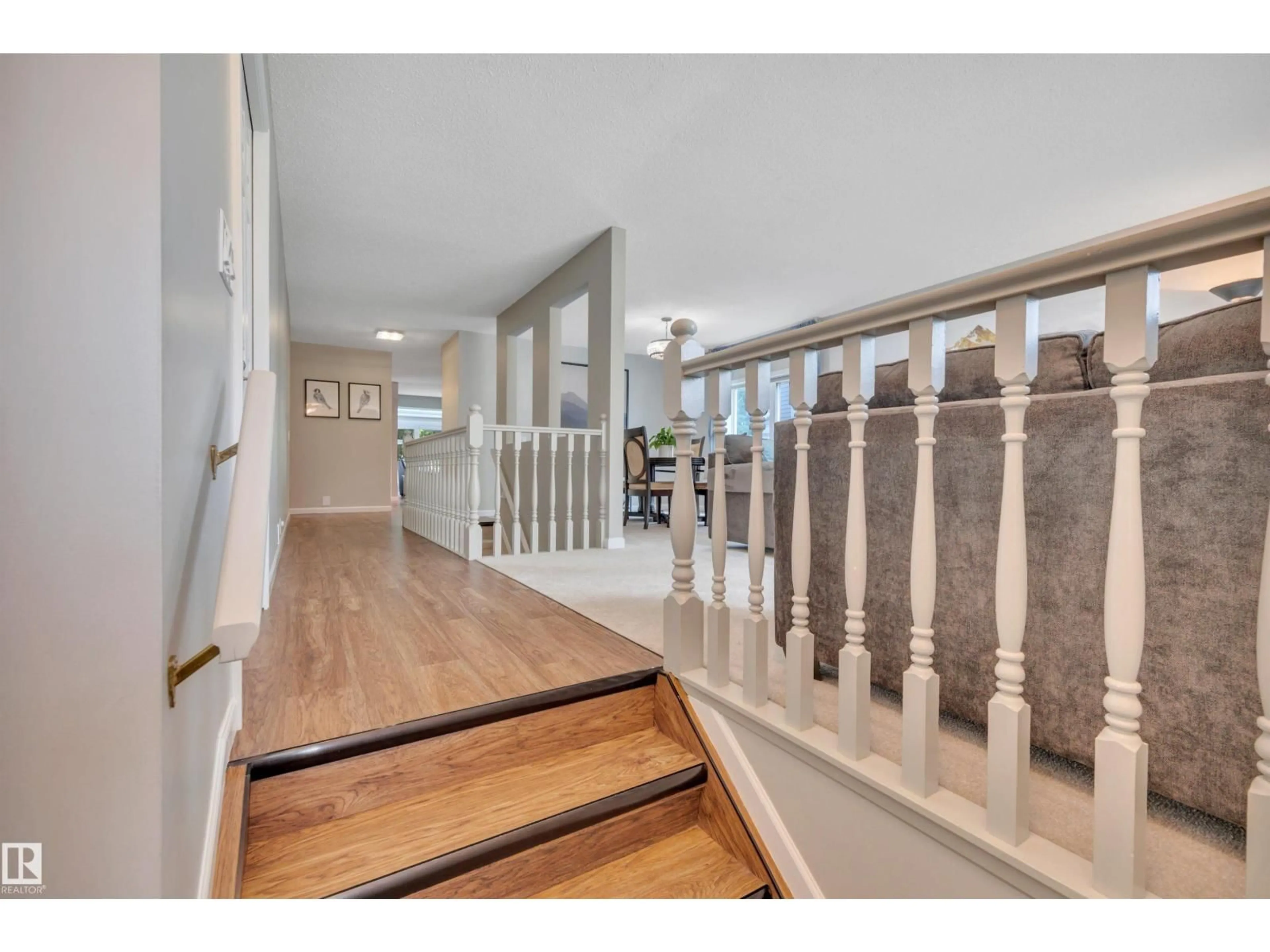 Indoor entryway for 262 VISTA DR, Sherwood Park Alberta T8A4J4