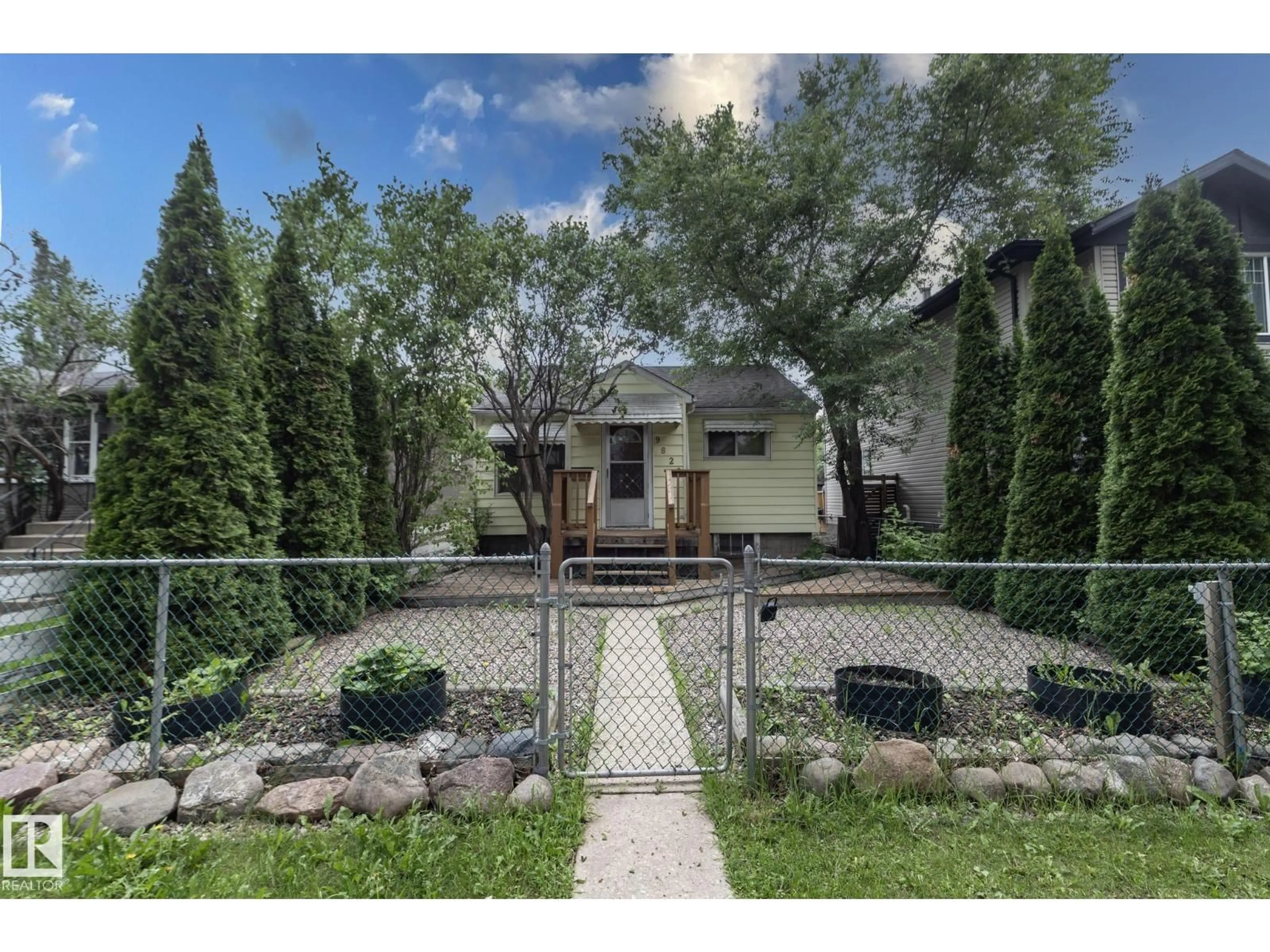 Unknown for 9820 79 AV, Edmonton Alberta T6E1R1