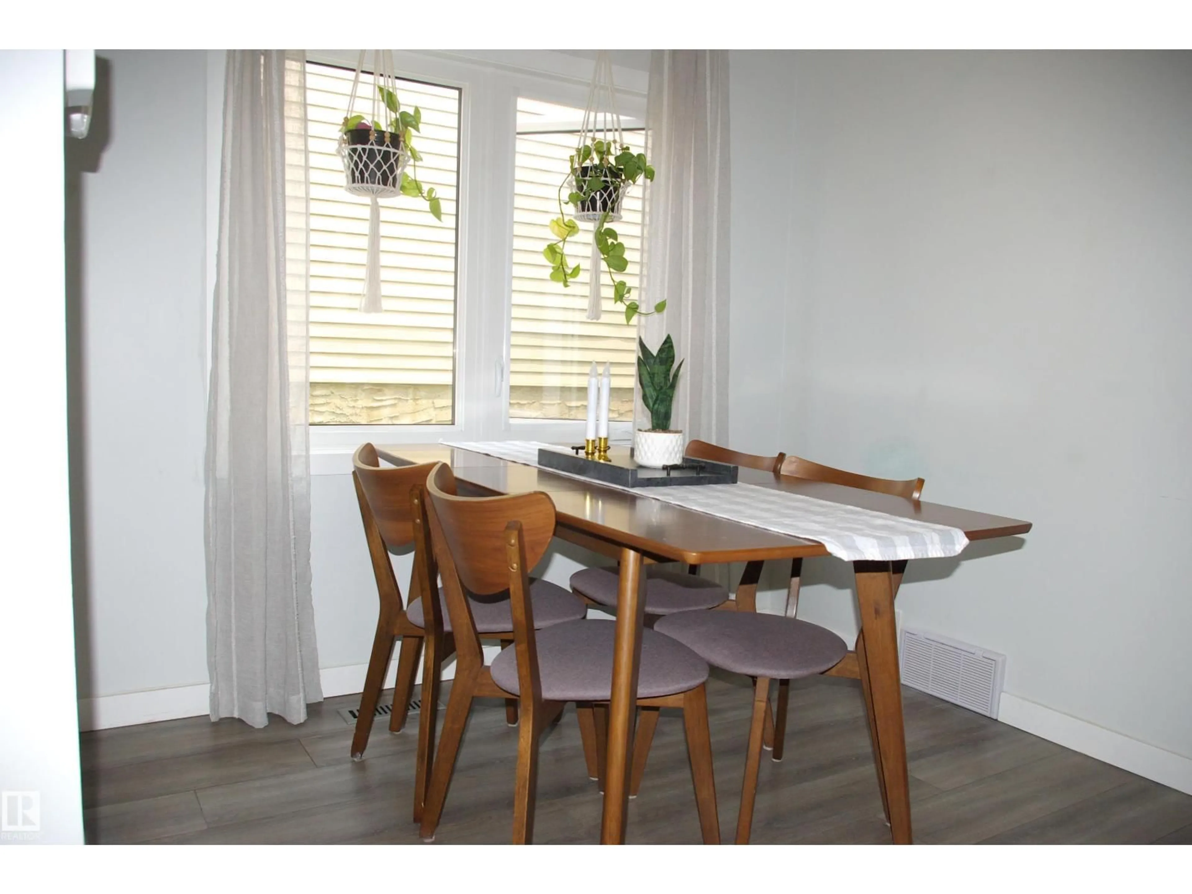 Dining room, wood/laminate floor for 47 BIRCH DR, Gibbons Alberta T0A1N0