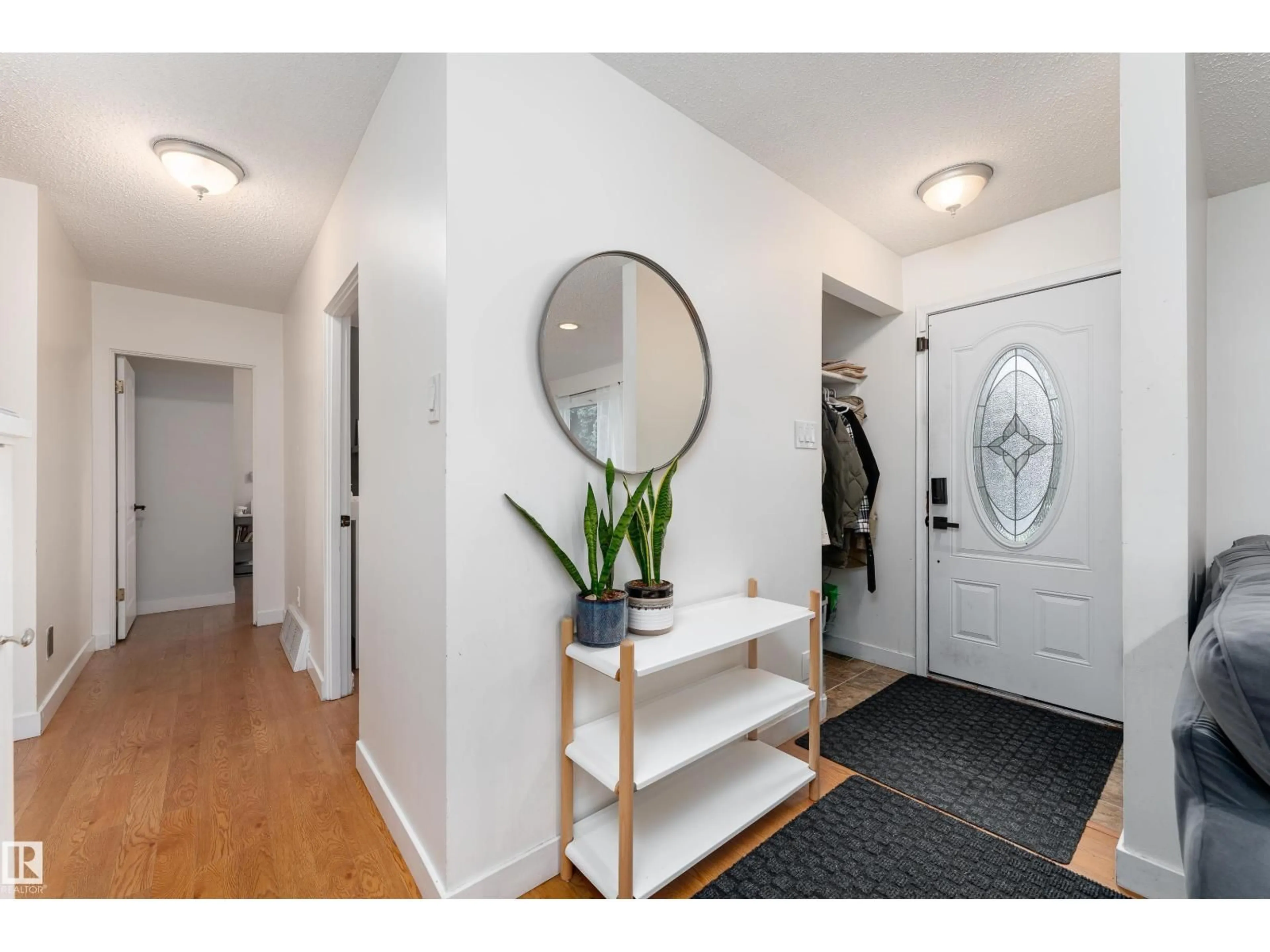 Indoor entryway for NW - 13616 137 ST, Edmonton Alberta T5L2B3