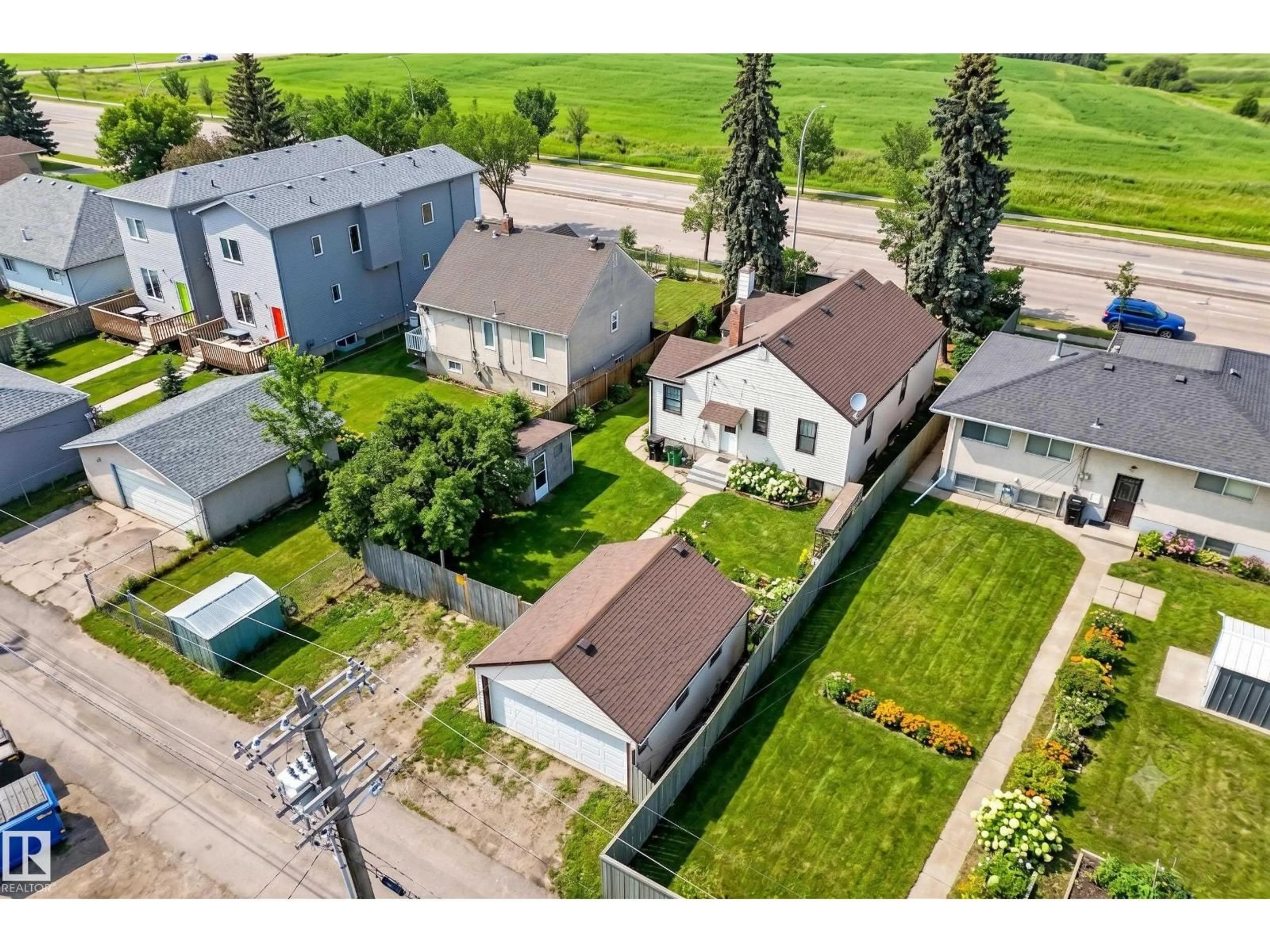 A pic from outside/outdoor area/front of a property/back of a property/a pic from drone, street for NW - 10839 109 ST, Edmonton Alberta T5H3B9