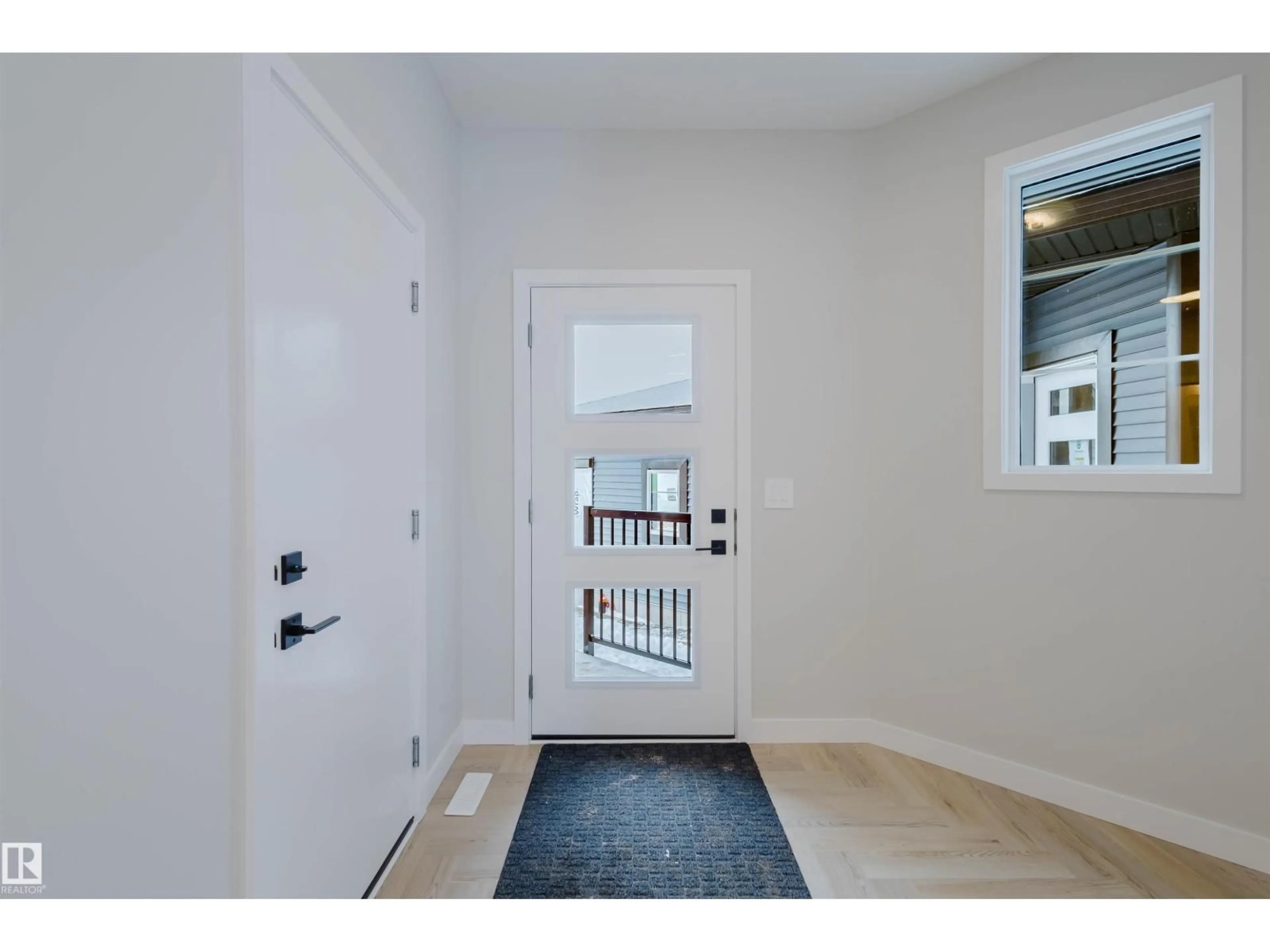 Indoor entryway for SW - 8300 KIRIAK LO, Edmonton Alberta T6W5S2
