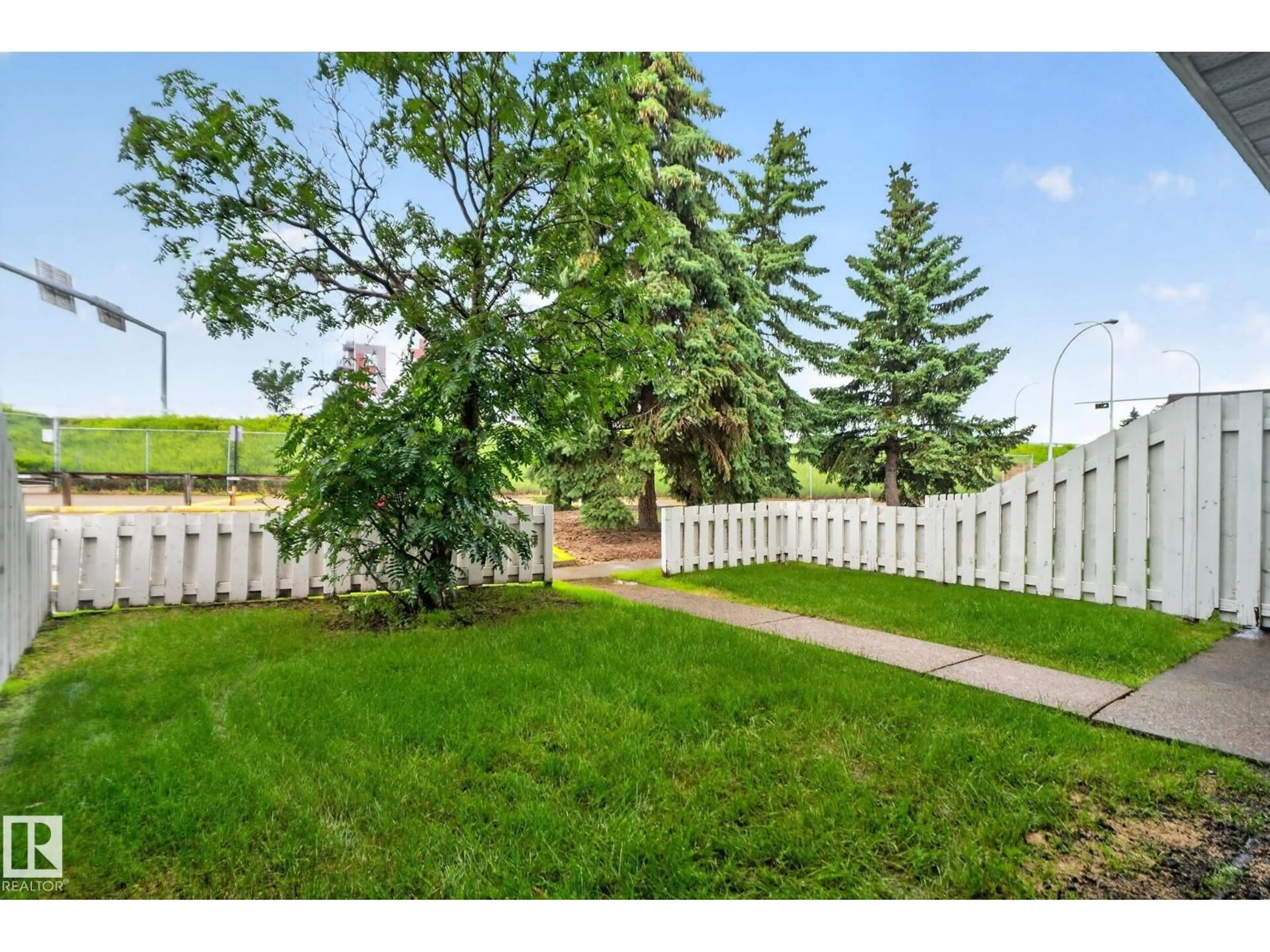 Patio, unknown for 2908 116A AV, Edmonton Alberta T5W4R7
