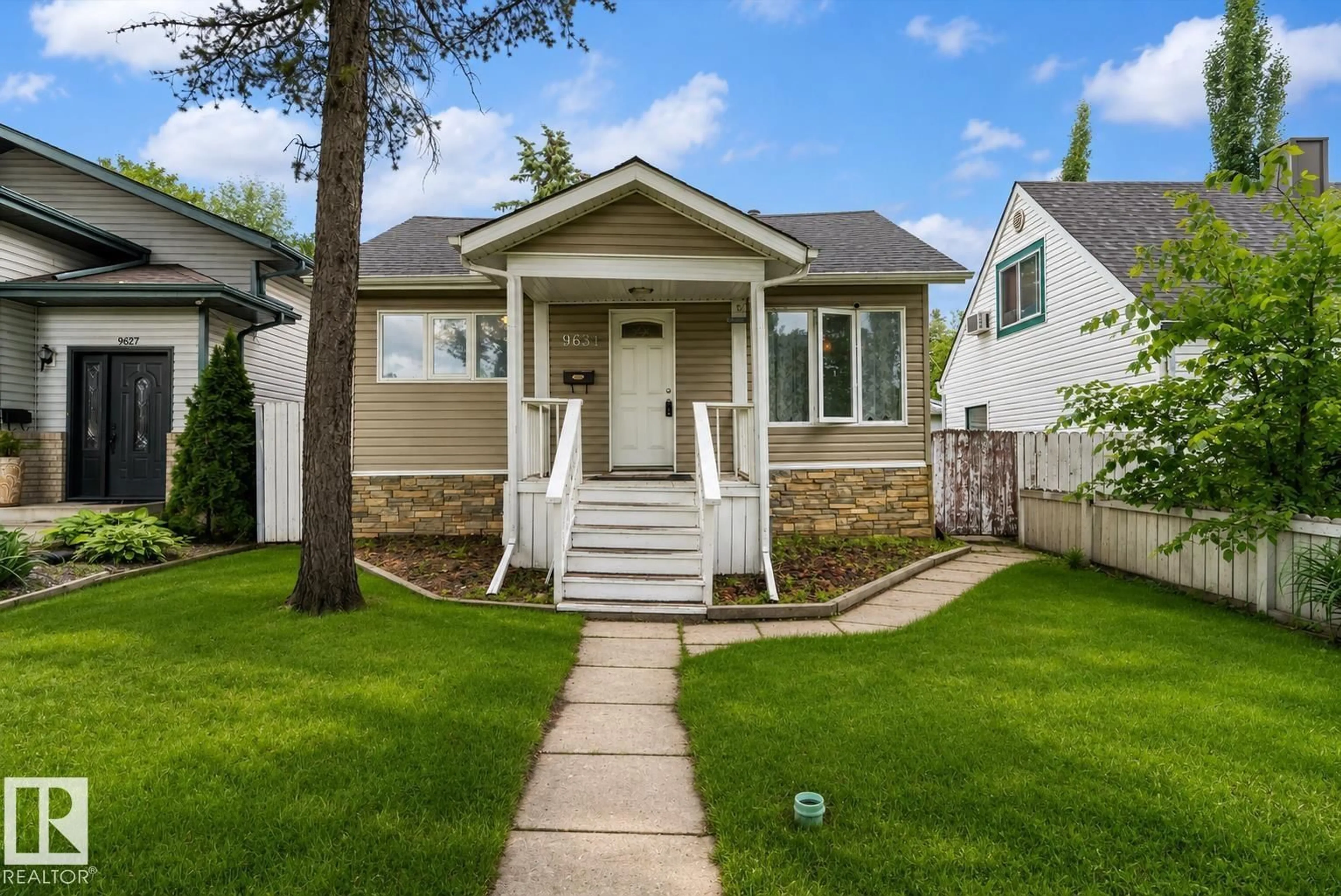 Home with vinyl exterior material, street for 9631 78 AV, Edmonton Alberta T6C0P2