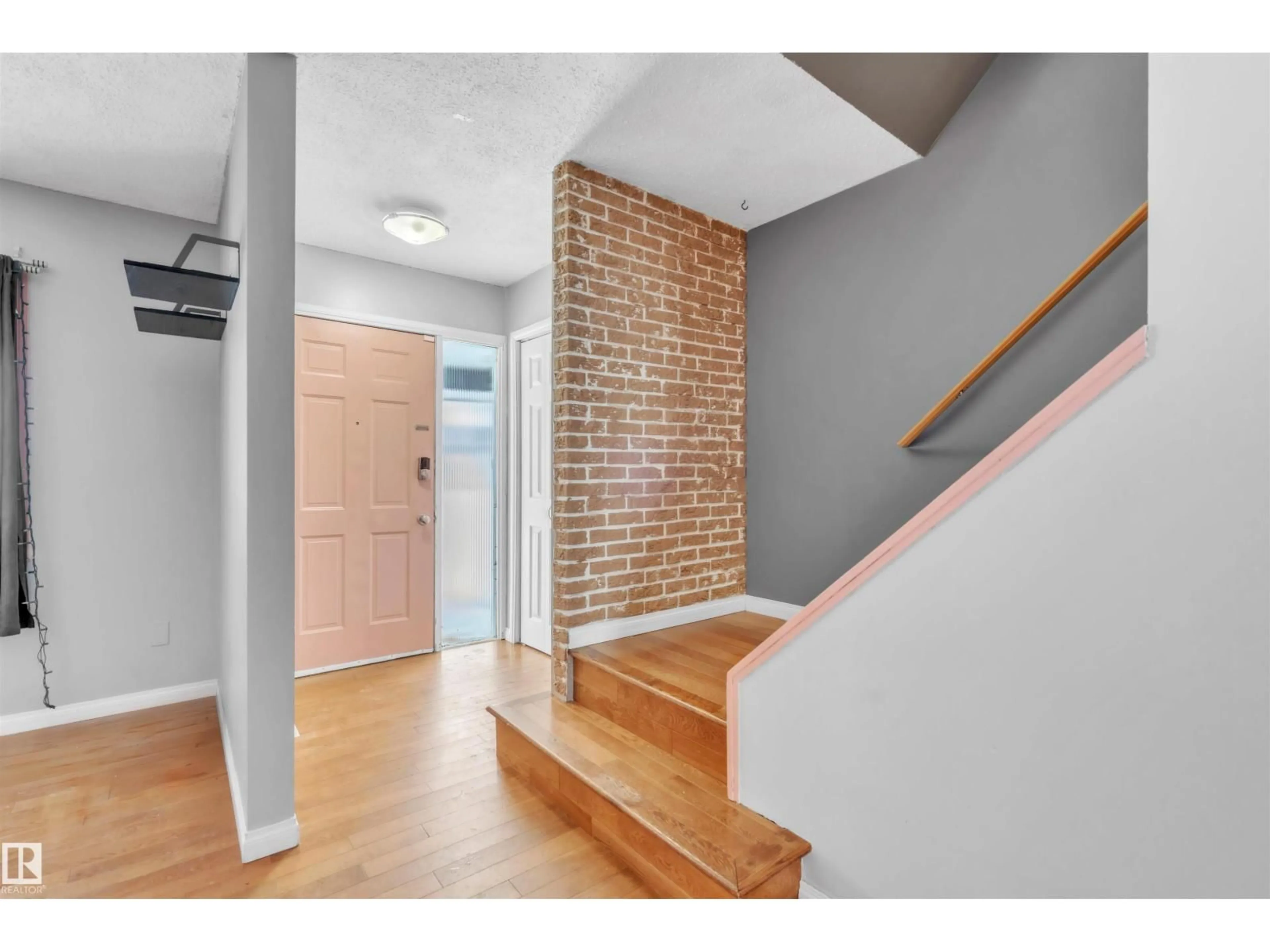 Indoor entryway for 909 8 ST, Cold Lake Alberta T9M1H7