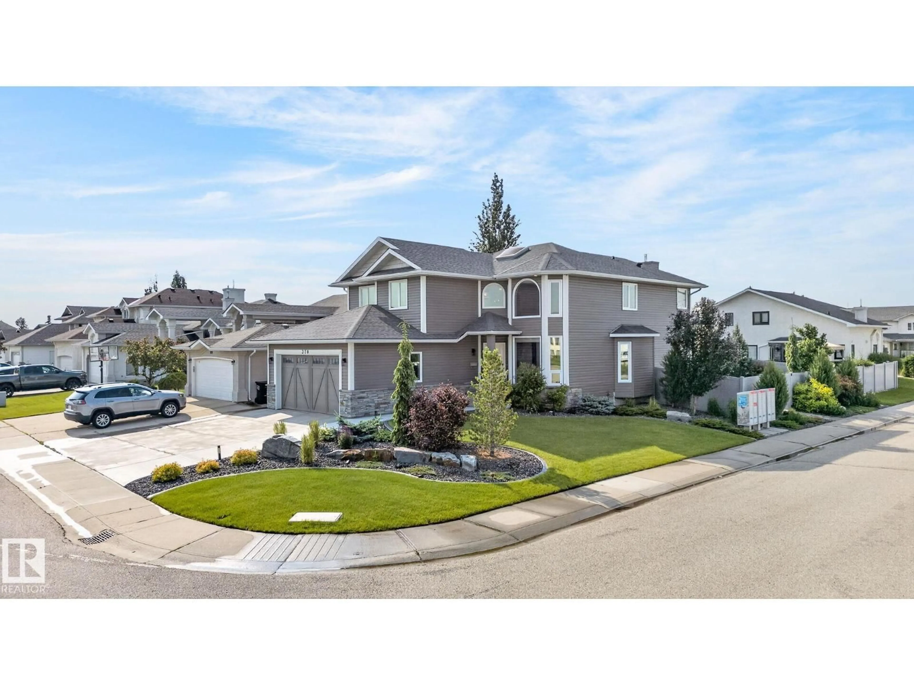 A pic from outside/outdoor area/front of a property/back of a property/a pic from drone, street for 370 HOLLICK-KENYON RD, Edmonton Alberta T5Y2T6