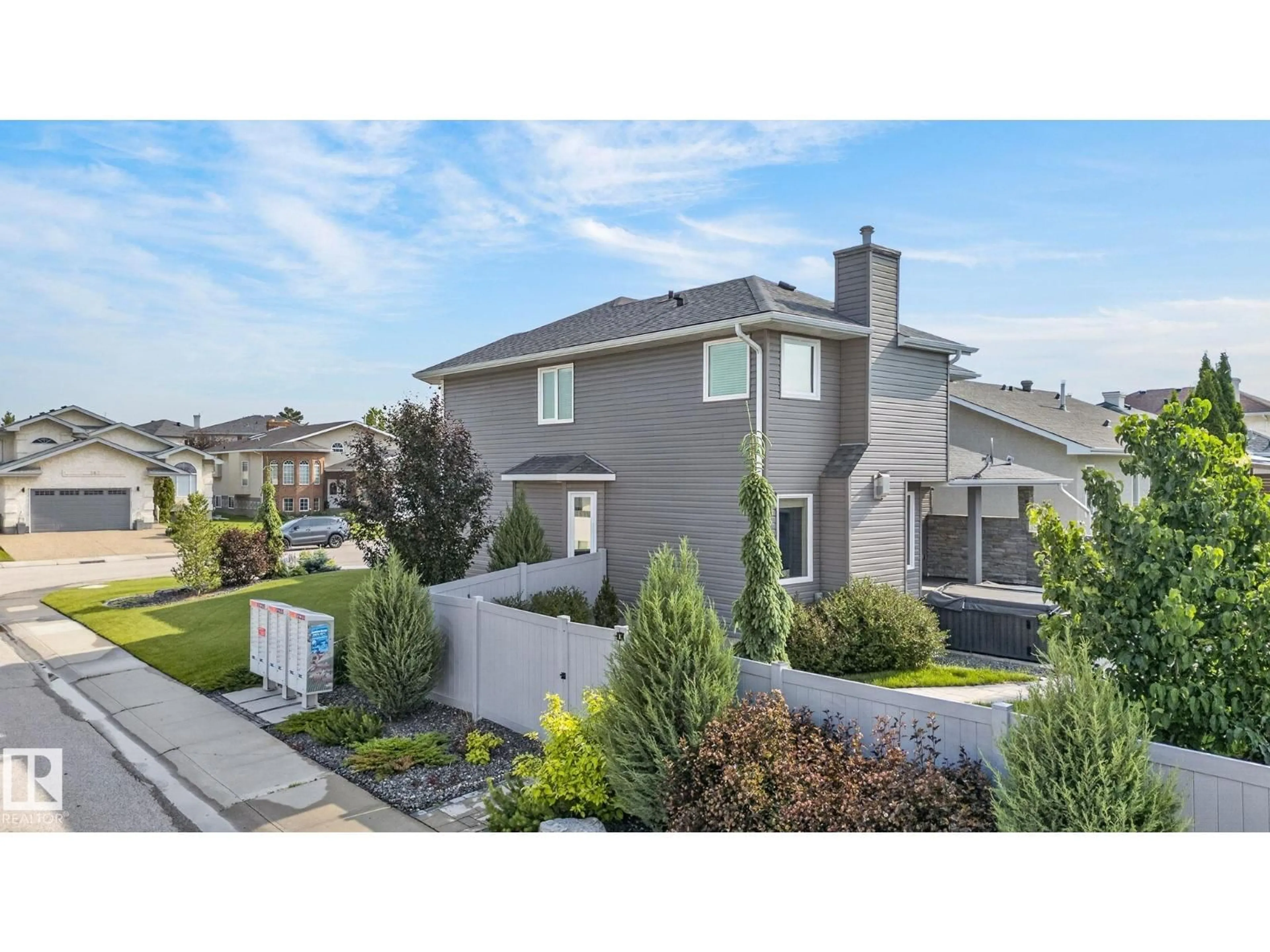 Home with vinyl exterior material, street for 370 HOLLICK-KENYON RD, Edmonton Alberta T5Y2T6