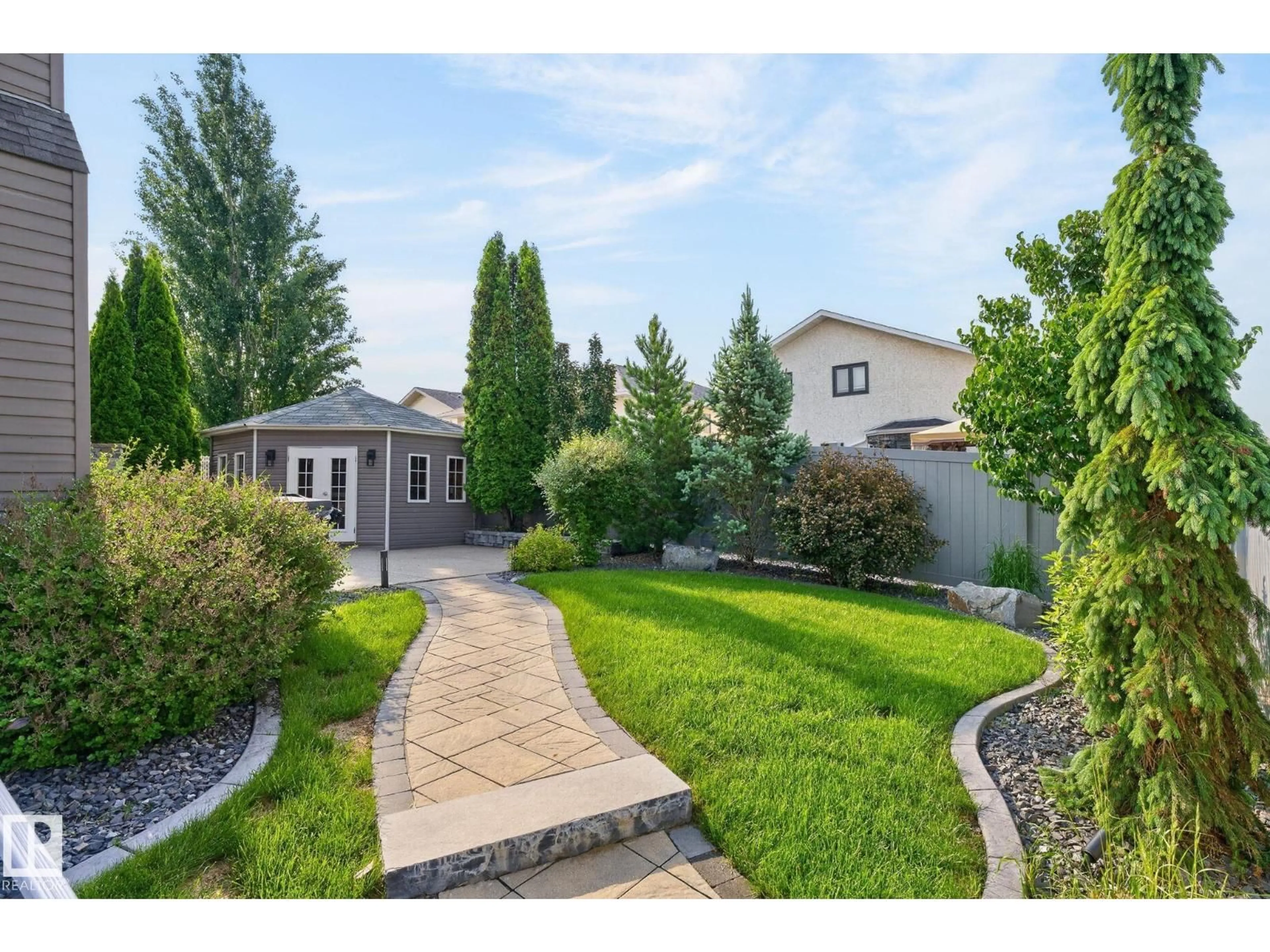 A pic from outside/outdoor area/front of a property/back of a property/a pic from drone, street for 370 HOLLICK-KENYON RD, Edmonton Alberta T5Y2T6