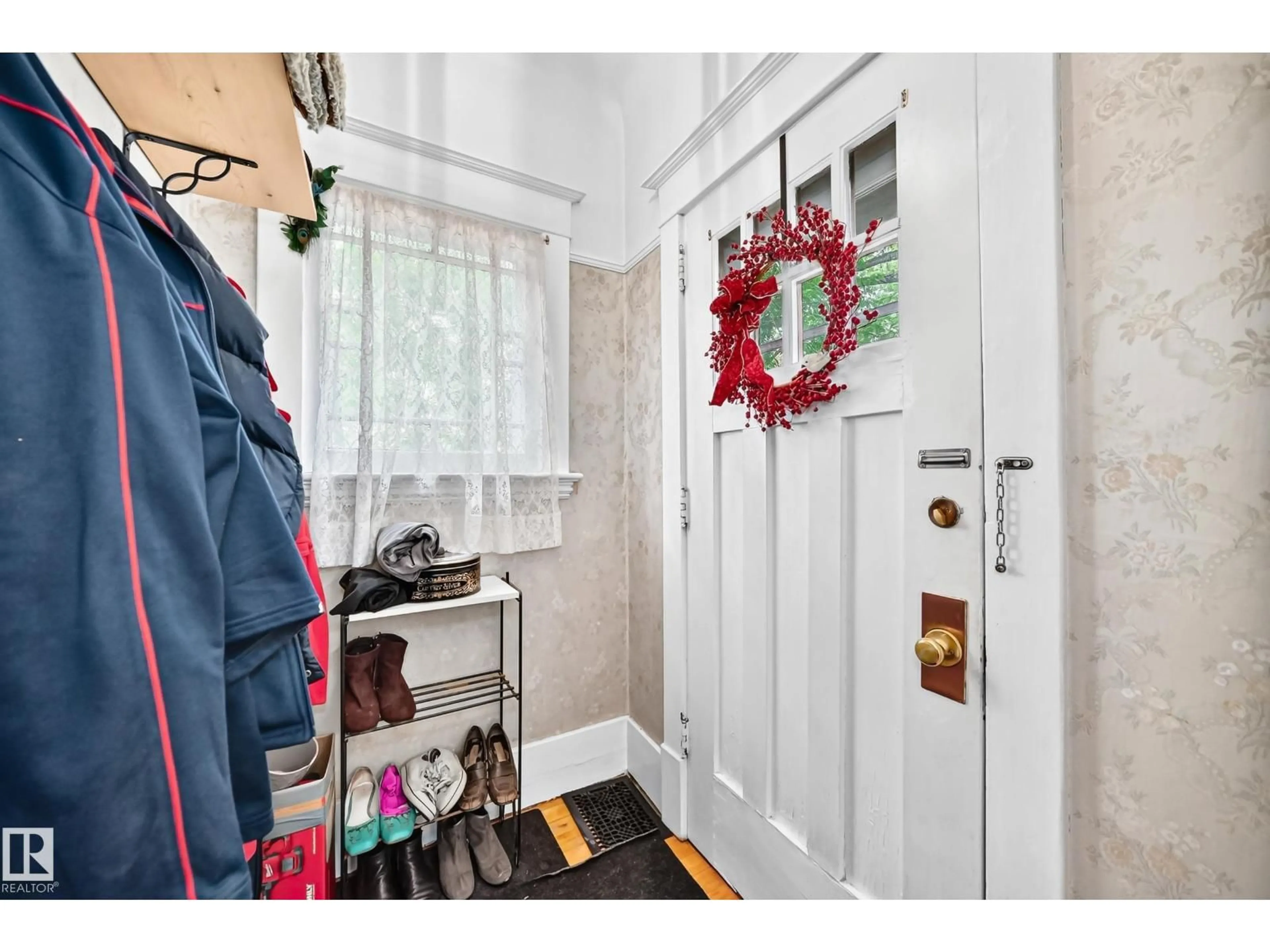 Indoor entryway for NW - 8630 108A ST, Edmonton Alberta T6E4M8