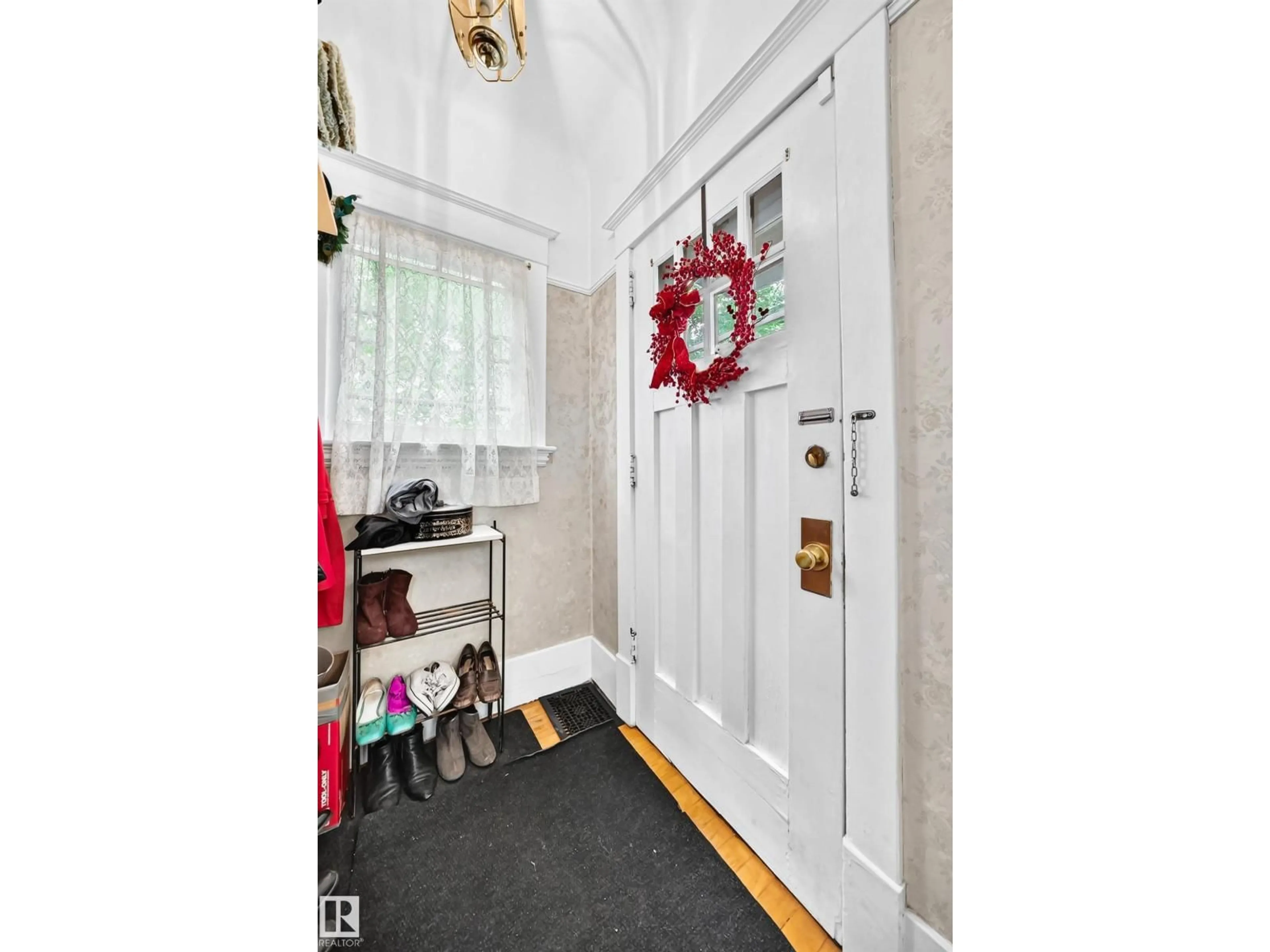 Indoor entryway for NW - 8630 108A ST, Edmonton Alberta T6E4M8
