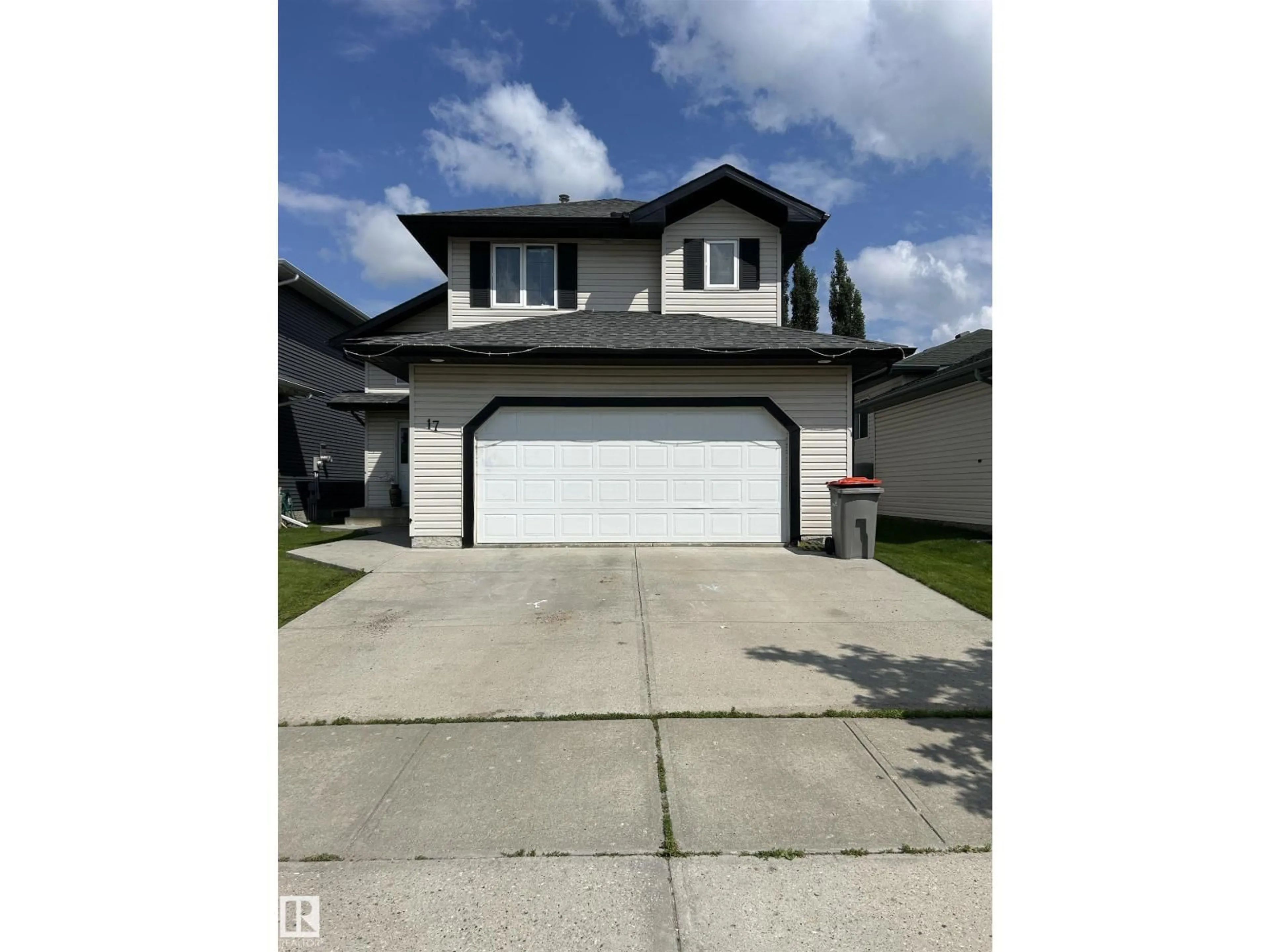 Home with vinyl exterior material, street for 17 WILLOWBY CL, Stony Plain Alberta T7Z2W6