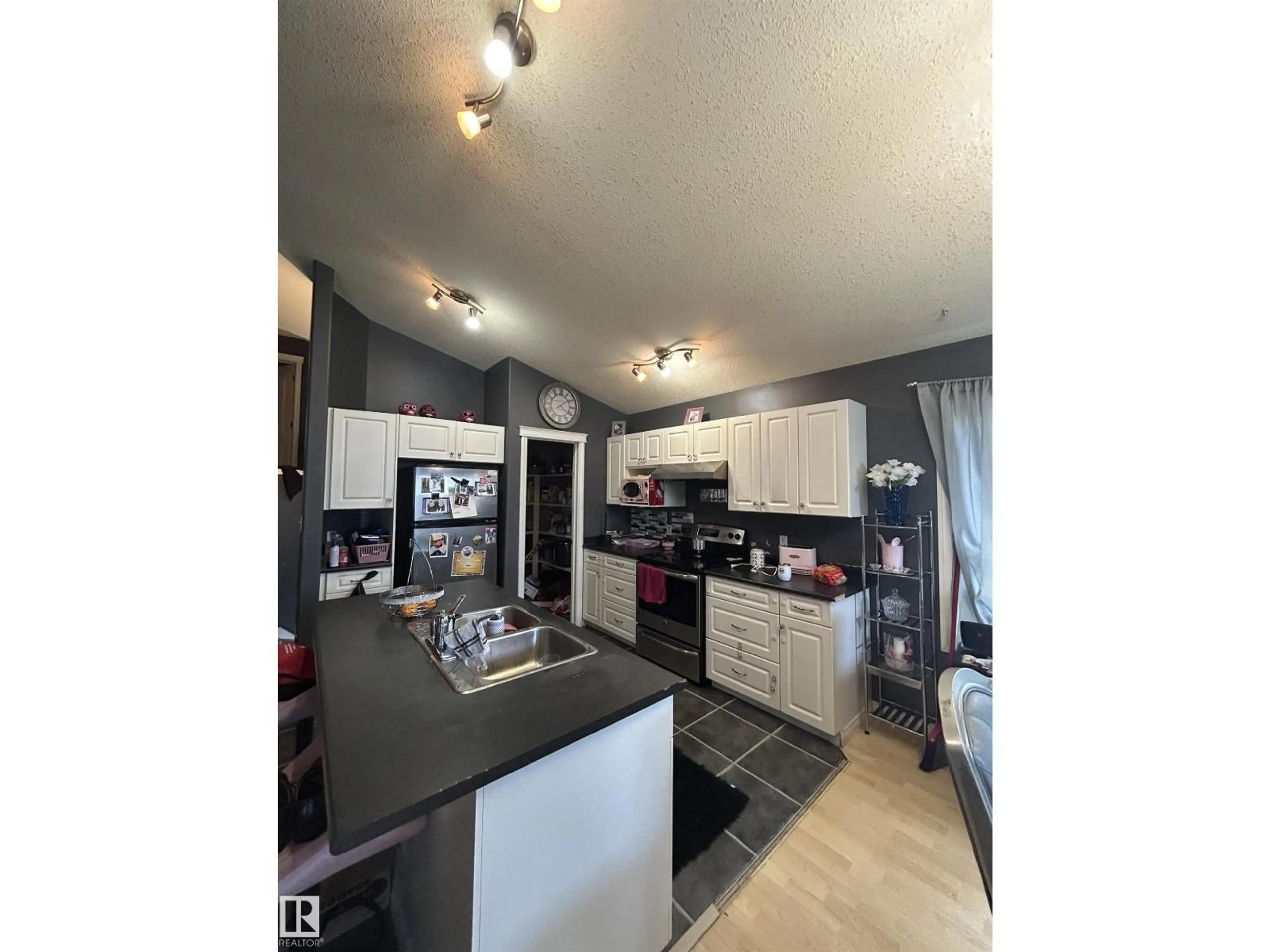 Open concept kitchen, unknown for 17 WILLOWBY CL, Stony Plain Alberta T7Z2W6
