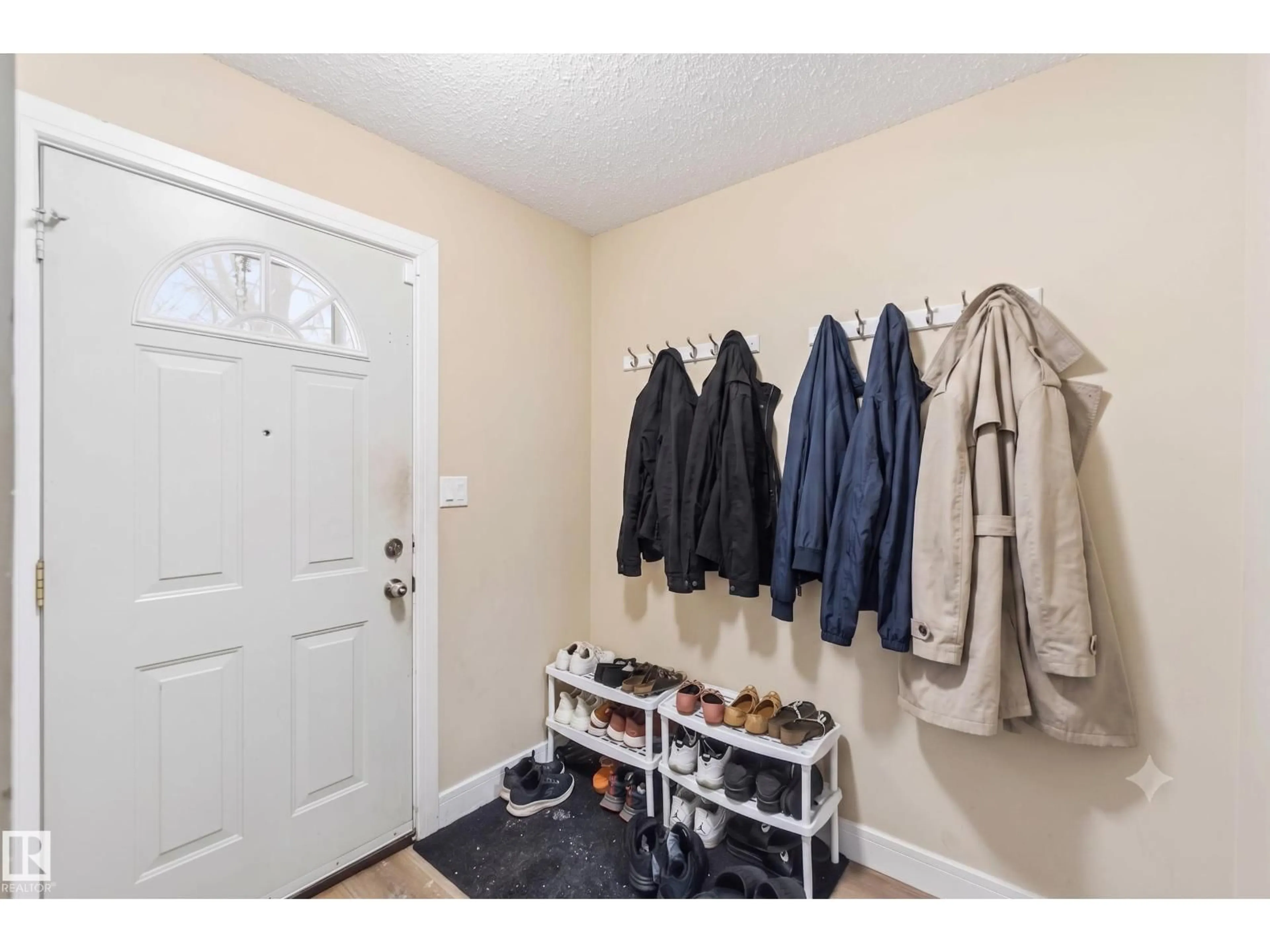 Indoor entryway for NW - 17118 108 ST, Edmonton Alberta T5X3C6