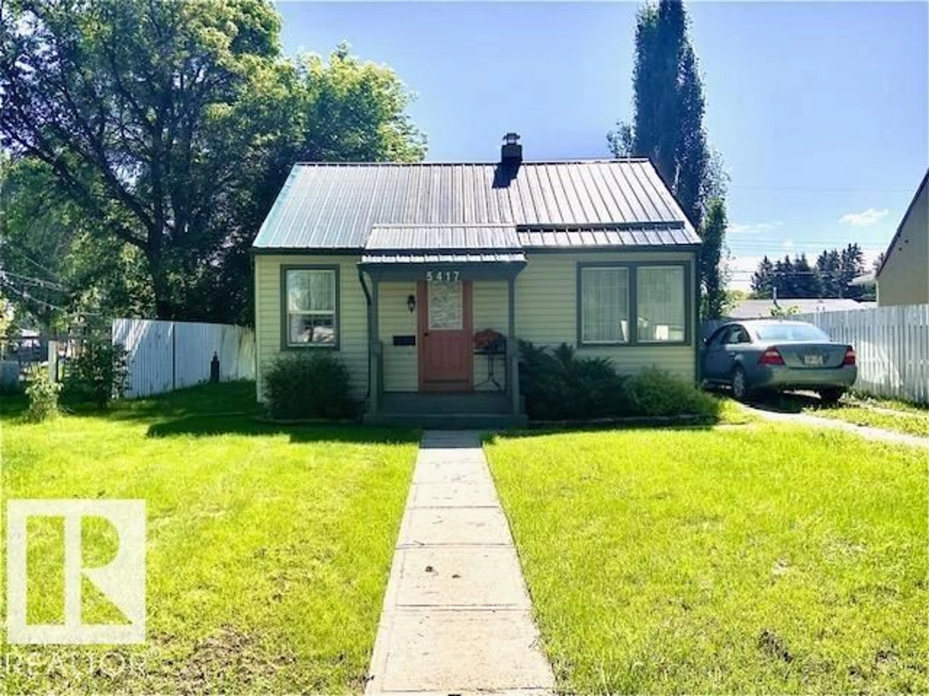 A pic from outside/outdoor area/front of a property/back of a property/a pic from drone, street for 5417 48 ST, Wetaskiwin Alberta T9A1G6