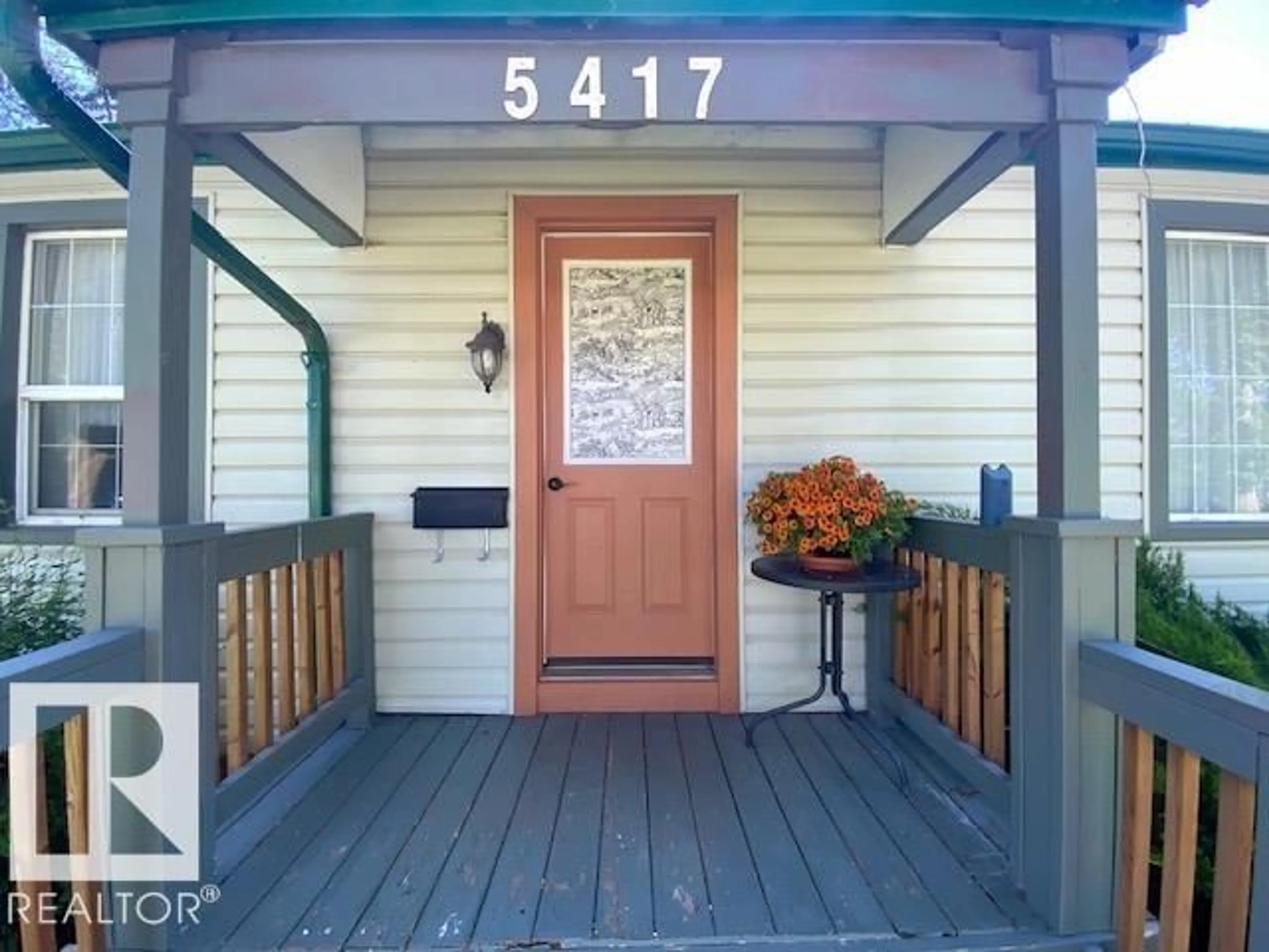 Indoor entryway for 5417 48 ST, Wetaskiwin Alberta T9A1G6