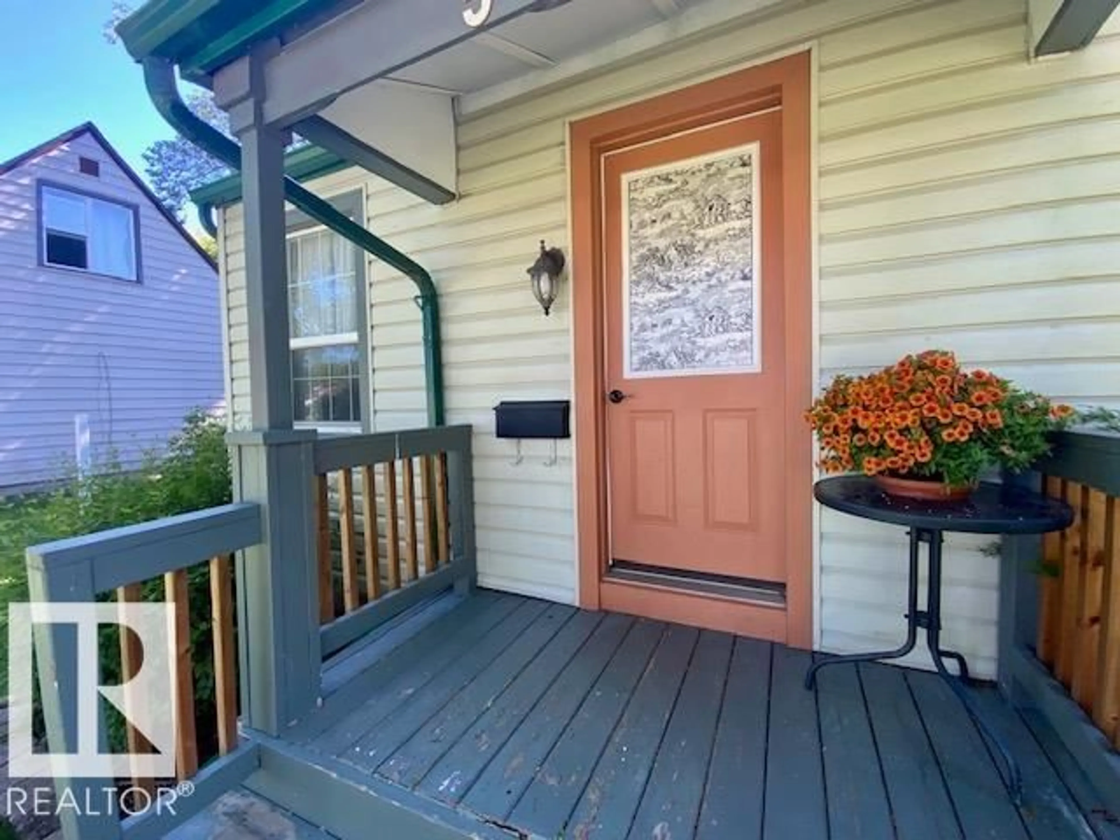 Indoor entryway for 5417 48 ST, Wetaskiwin Alberta T9A1G6