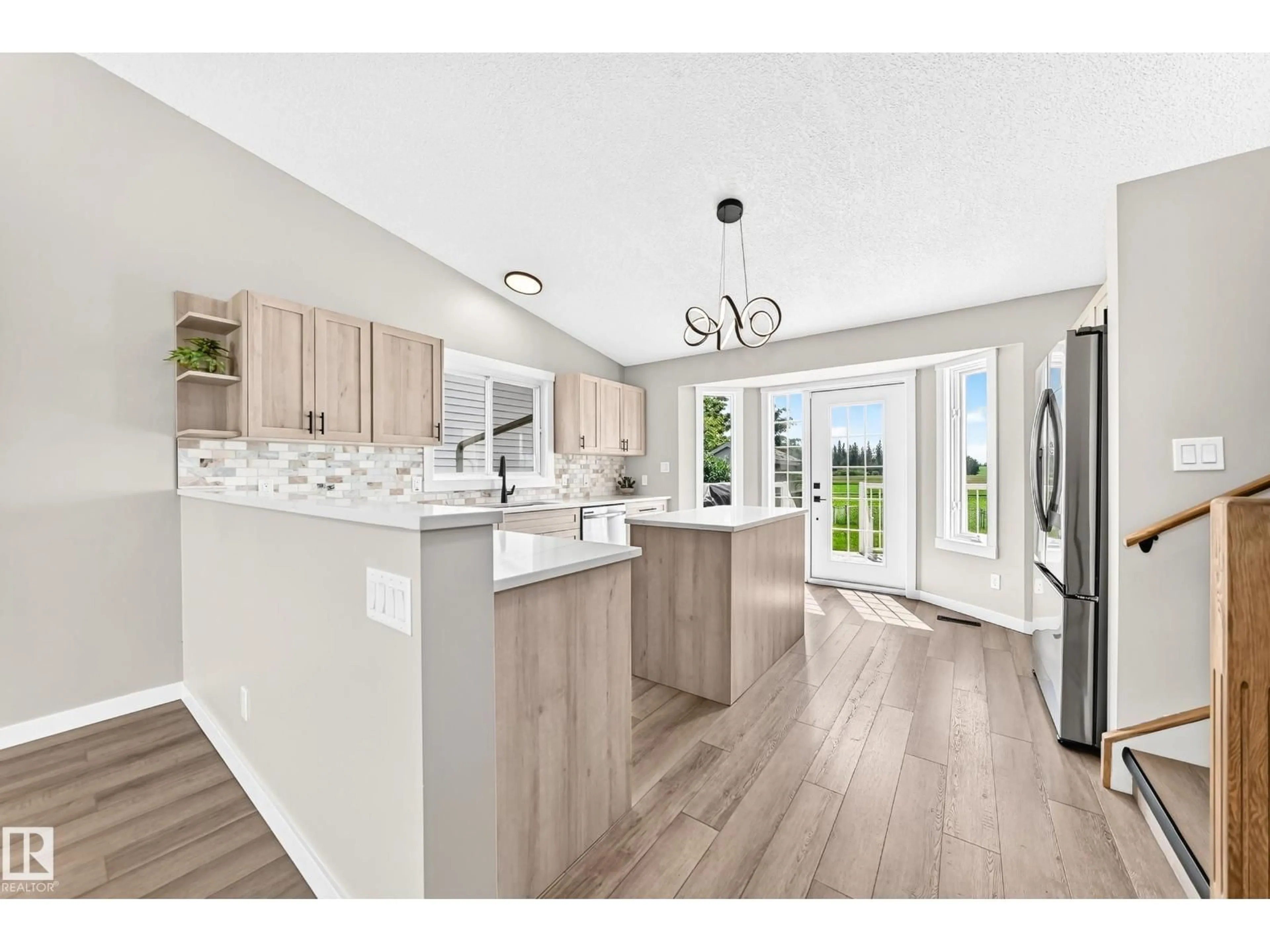 Open concept kitchen, unknown for 37 GLENWOOD CR, Stony Plain Alberta T7X1A3